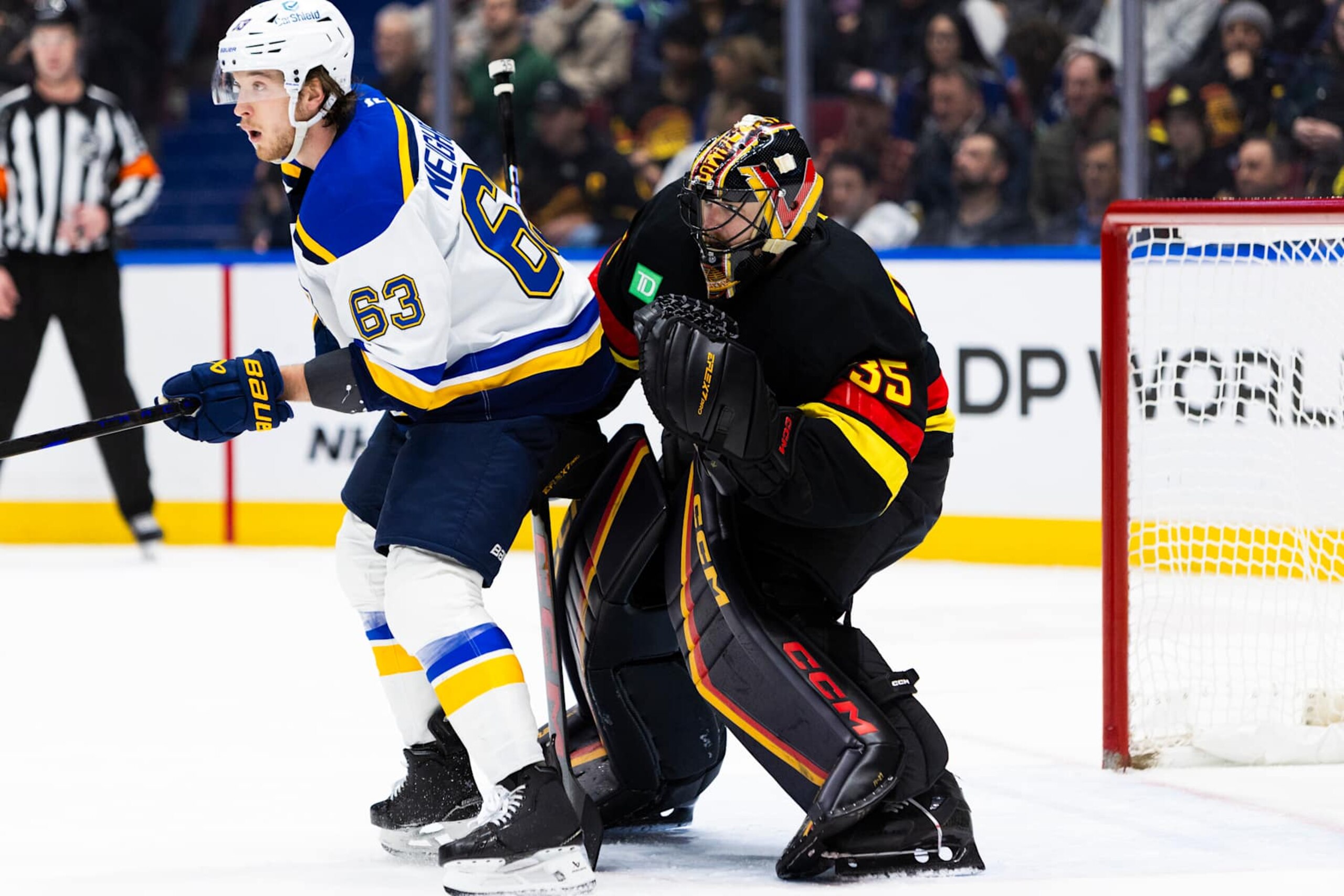 VANCOUVER, BC - DECEMBER 10: Vancouver Canucks goaltender Thatcher Demko (35) is screened by St. Louis Blues left wing Jake Neighbours (63) during an NHL game between the St. Louis Blues and the Vancouver Canucks on Tuesday December 10, 2024 at Rogers Arena in Vancouver, B.C. (Photo by Jamie Douglas/Icon Sportswire via Getty Images) VANCOUVER, BC - DECEMBER 10: Vancouver Canucks goaltender Thatcher Demko (35) is screened by St. Louis Blues left wing Jake Neighbours (63) during an NHL game between the St. Louis Blues and the Vancouver Canucks on Tuesday December 10, 2024 at Rogers Arena in Vancouver, B.C. (Photo by Jamie Douglas/Icon Sportswire via Getty Images)