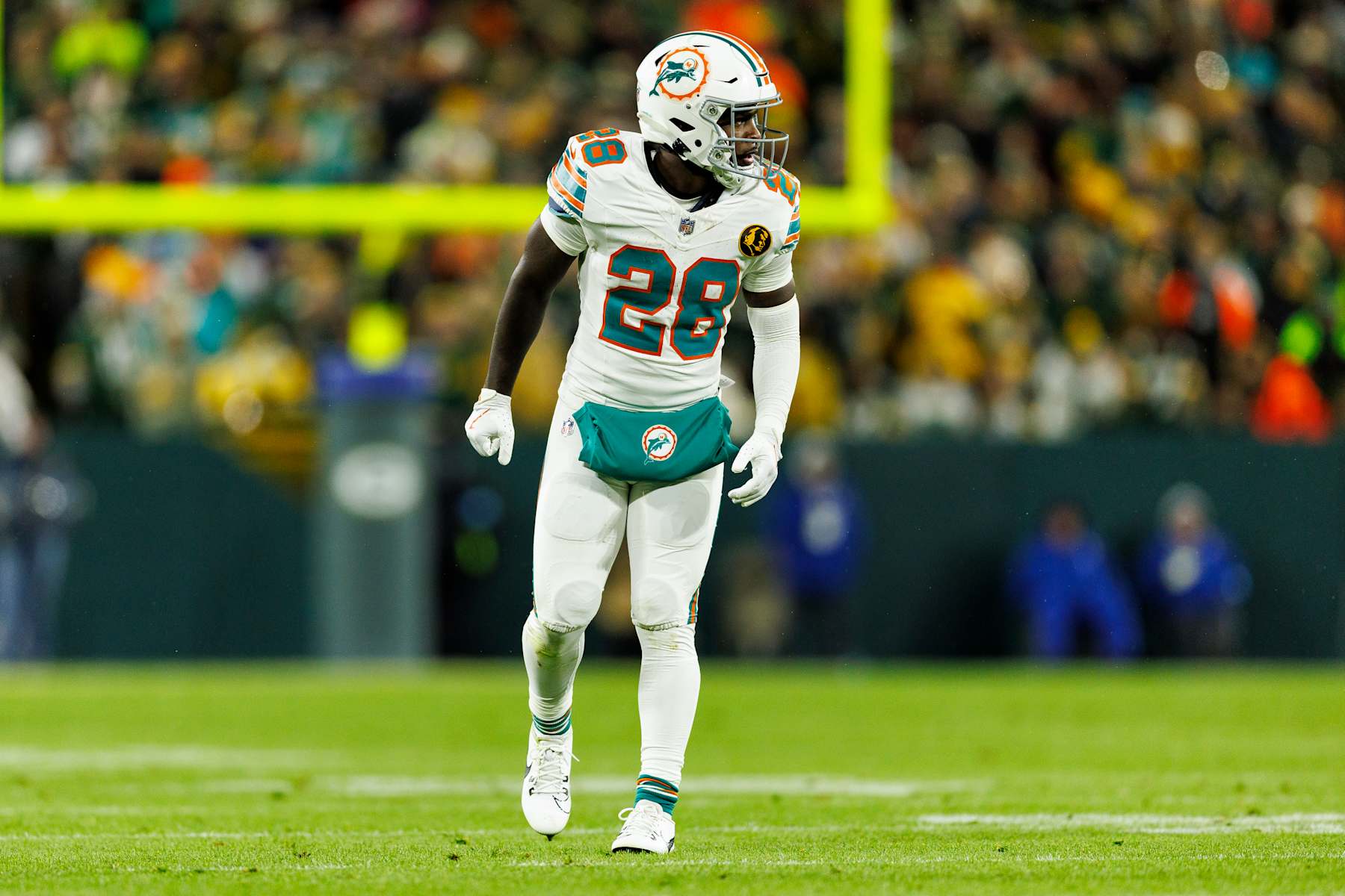 GREEN BAY, WISCONSIN - NOVEMBER 28: Running back De'Von Achane #28 of the Miami Dolphins gets set during an NFL game against the Green Bay Packers at Lambeau Field on November 28, 2024 in Green Bay, Wisconsin. (Photo by Brooke Sutton/Getty Images) GREEN BAY, WISCONSIN - NOVEMBER 28: Running back De'Von Achane #28 of the Miami Dolphins gets set during an NFL game against the Green Bay Packers at Lambeau Field on November 28, 2024 in Green Bay, Wisconsin. (Photo by Brooke Sutton/Getty Images)