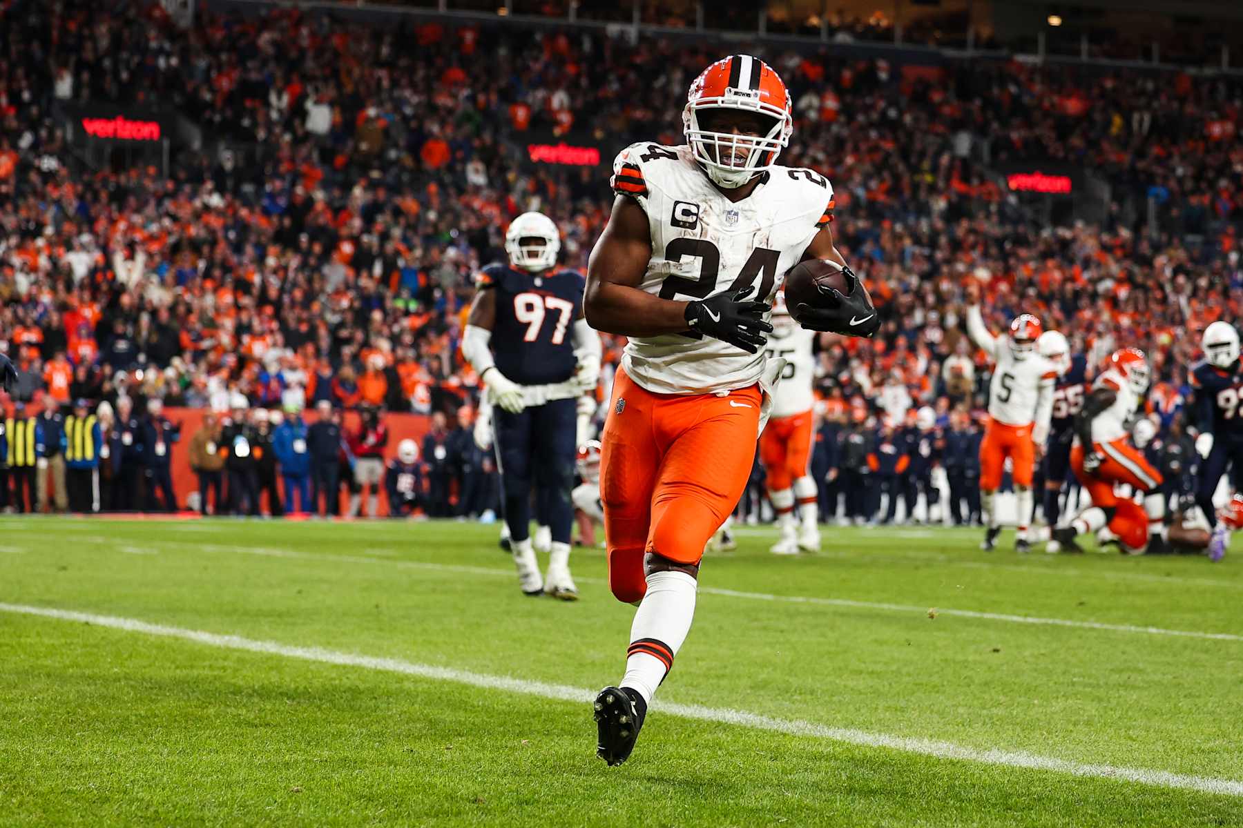 DENVER, COLORADO - DECEMBER 02: Nick Chubb #24 of the Cleveland Browns runs the ball during an NFL football game against the Denver Broncos at Empower Field at Mile High on December 2, 2024 in Denver, Colorado (Photo by Perry Knotts/Getty Images) DENVER, COLORADO - DECEMBER 02: Nick Chubb #24 of the Cleveland Browns runs the ball during an NFL football game against the Denver Broncos at Empower Field at Mile High on December 2, 2024 in Denver, Colorado (Photo by Perry Knotts/Getty Images)