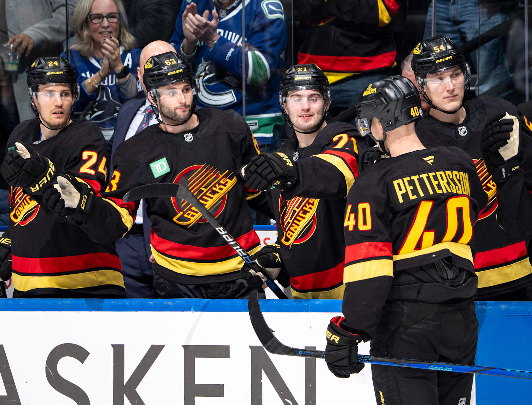 VANCOUVER, CANADA - DECEMBER 10:Elias Pettersson #40 of the Vancouver Canucks celebrates his goal with teammates during the second period of their NHL game against the St. Louis Blues at Rogers Arena on December 10, 2024 in Vancouver, British Columbia, Canada.  (Photo by Jeff Vinnick/NHLI via Getty Images)
