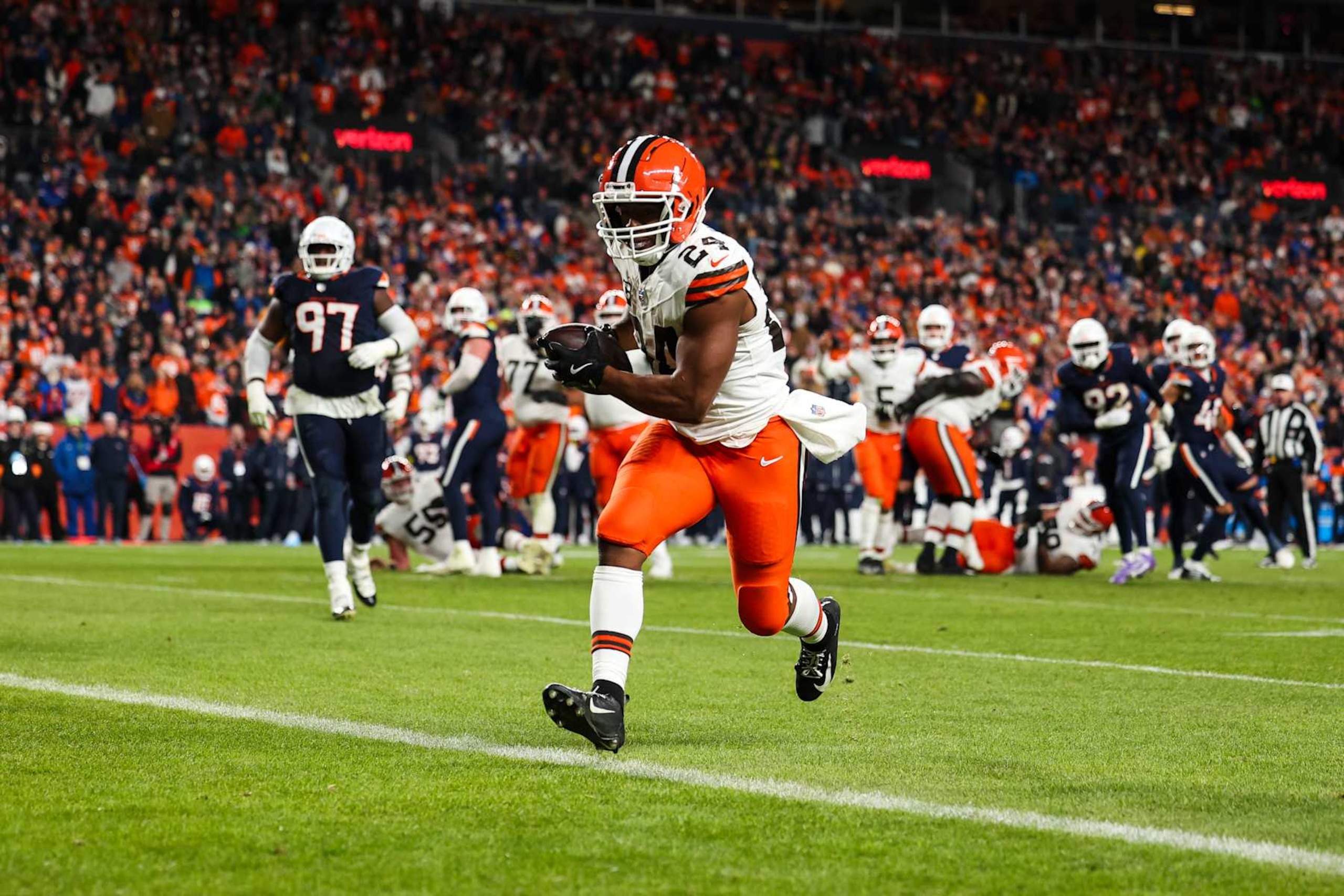DENVER, COLORADO - DECEMBER 02: Nick Chubb #24 of the Cleveland Browns runs the ball during an NFL football game against the Denver Broncos at Empower Field at Mile High on December 2, 2024 in Denver, Colorado (Photo by Perry Knotts/Getty Images) DENVER, COLORADO - DECEMBER 02: Nick Chubb #24 of the Cleveland Browns runs the ball during an NFL football game against the Denver Broncos at Empower Field at Mile High on December 2, 2024 in Denver, Colorado (Photo by Perry Knotts/Getty Images)
