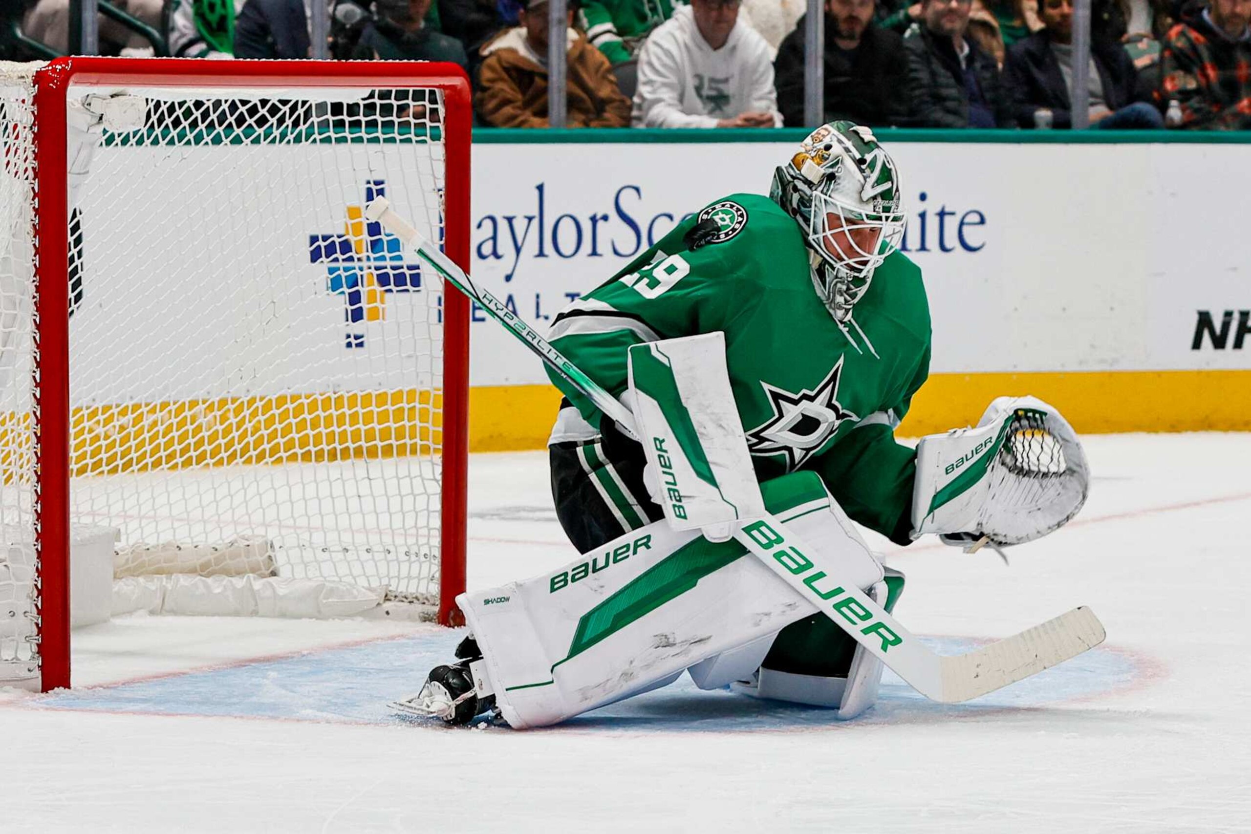 DALLAS, TX - DECEMBER 12: Dallas Stars goaltender Jake Oettinger (29) blocks a shot during the game between the Dallas Stars and the Nashville Predators on December 12, 2024 at American Airlines Center in Dallas, Texas. (Photo by Matthew Pearce/Icon Sportswire via Getty Images) DALLAS, TX - DECEMBER 12: Dallas Stars goaltender Jake Oettinger (29) blocks a shot during the game between the Dallas Stars and the Nashville Predators on December 12, 2024 at American Airlines Center in Dallas, Texas. (Photo by Matthew Pearce/Icon Sportswire via Getty Images)