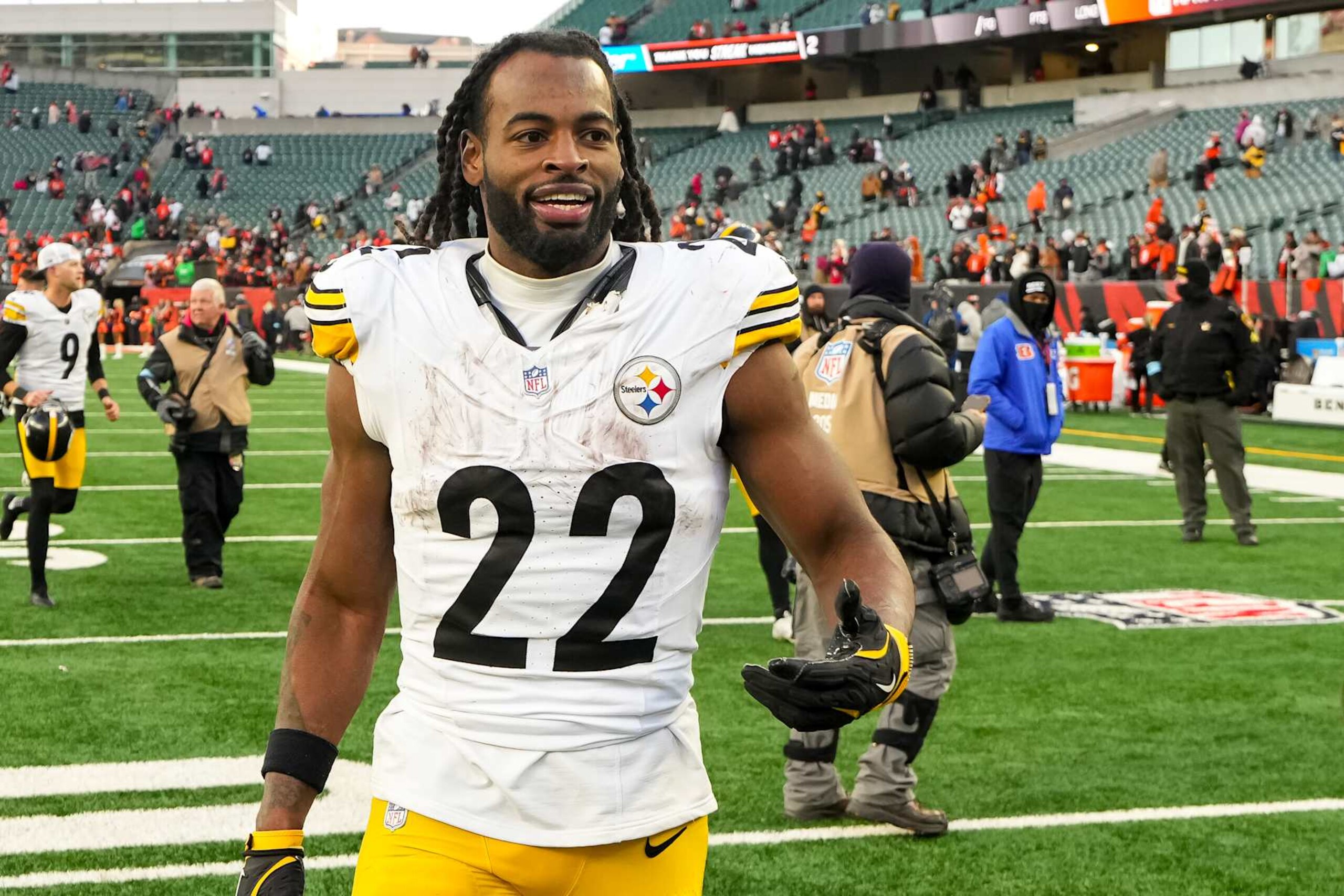 CINCINNATI, OHIO - DECEMBER 1: Running back Najee Harris #22 of the Pittsburgh Steelers exits the field after an NFL football game against the Cincinnati Bengals, at Paycor Stadium on December 1, 2024 in Cincinnati, Ohio. (Photo by Todd Rosenberg/Getty Images)