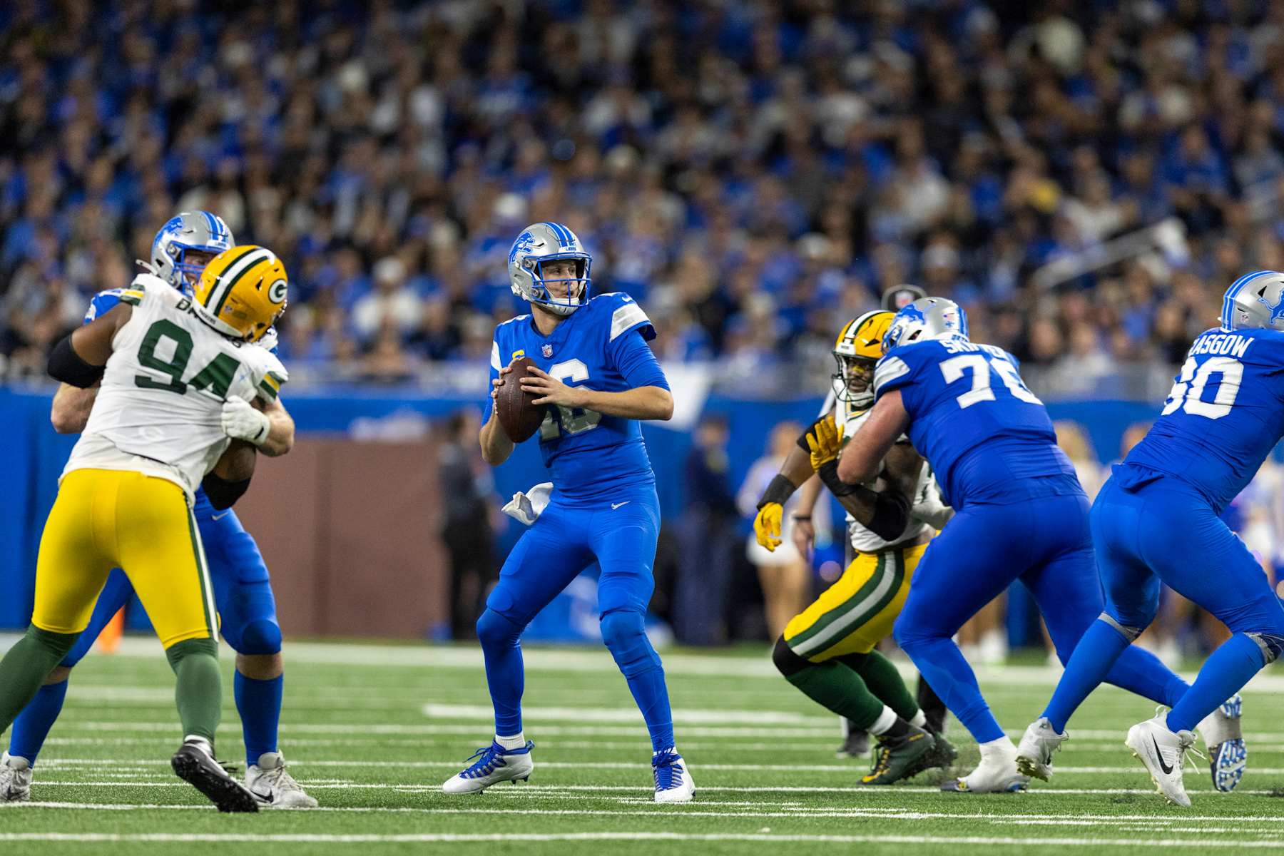DETROIT, MICHIGAN - DECEMBER 5: Jared Goff #16 of the Detroit Lions looks down the field during the game against the Green Bay Packers at Ford Field on December 5, 2024 in Detroit, Michigan. The Lions beat the Packers 34-31. (Photo by Lauren Leigh Bacho/Getty Images)