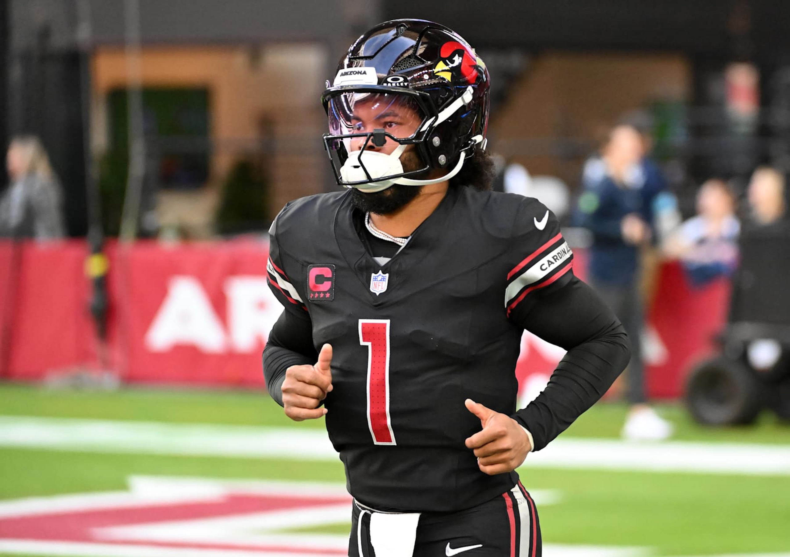 GLENDALE, ARIZONA - DECEMBER 08: Kyler Murray #1 of the Arizona Cardinals prepares for a game against the Seattle Seahawks at State Farm Stadium on December 08, 2024 in Glendale, Arizona. (Photo by Norm Hall/Getty Images)