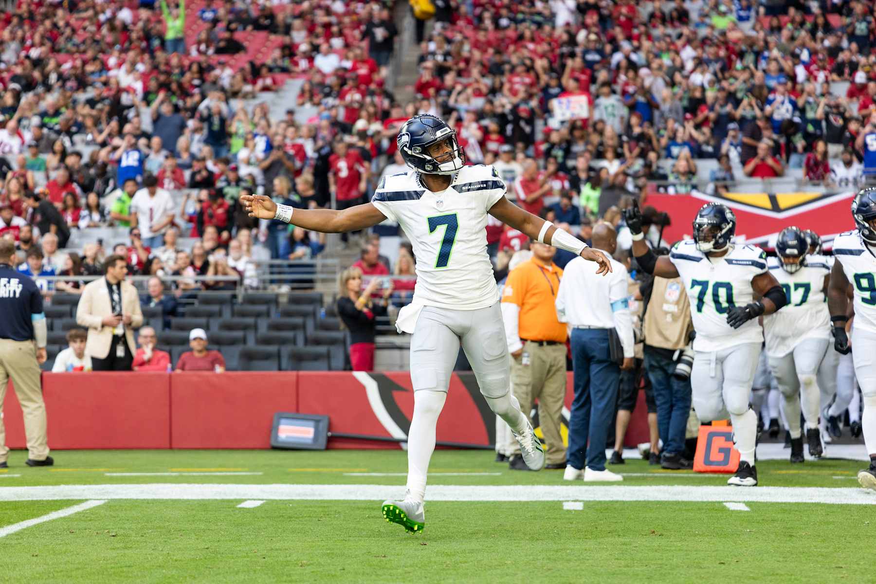 GLENDALE, ARIZONA - DECEMBER 8: Geno Smith #7 of the Seattle Seahawks reacts as he takes the field prior to an NFL Football game against the Arizona Cardinals at State Farm Stadium on December 08, 2024 in Glendale, Arizona. (Photo by Michael Owens/Getty Images)