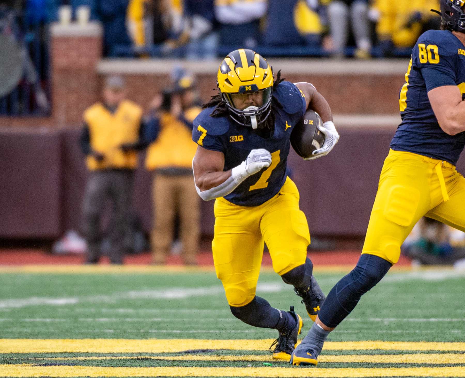 ANN ARBOR, MICHIGAN - NOVEMBER 23: Donovan Edwards #7 of the Michigan Wolverines runs with the ball during the first half of a college football game against the Northwestern Wildcats at Michigan Stadium on November 23, 2024 in Ann Arbor, Michigan. (Photo by Aaron J. Thornton/Getty Images)