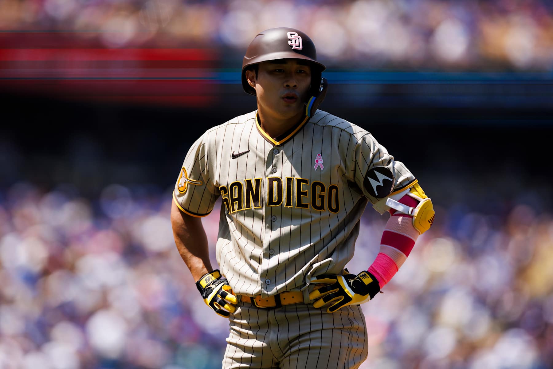 LOS ANGELES, CA - MAY 14: San Diego Padres second baseman Ha-Seong Kim (7) at bat during an MLB baseball game between the San Diego Padres and the Los Angeles Dodgers on May 14, 2023 at Dodger Stadium in Los Angeles, CA. (Photo by Ric Tapia/Icon Sportswire via Getty Images)