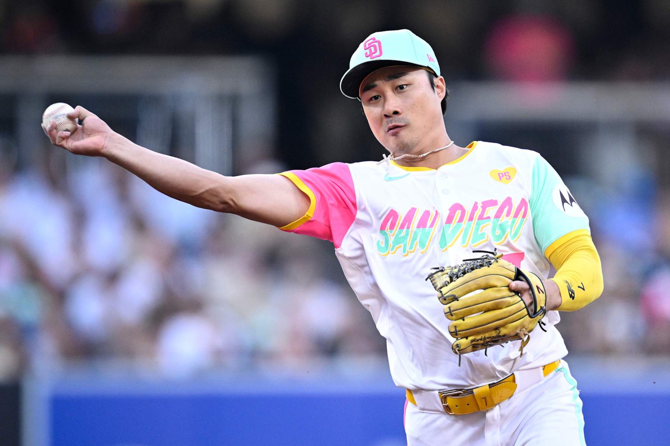 SAN DIEGO, CALIFORNIA - JULY 05: Ha-Seong Kim #7 of the San Diego Padres throws to first base during the second inning against the Arizona Diamondbacks at Petco Park on July 05, 2024 in San Diego, California. (Photo by Orlando Ramirez/Getty Images)