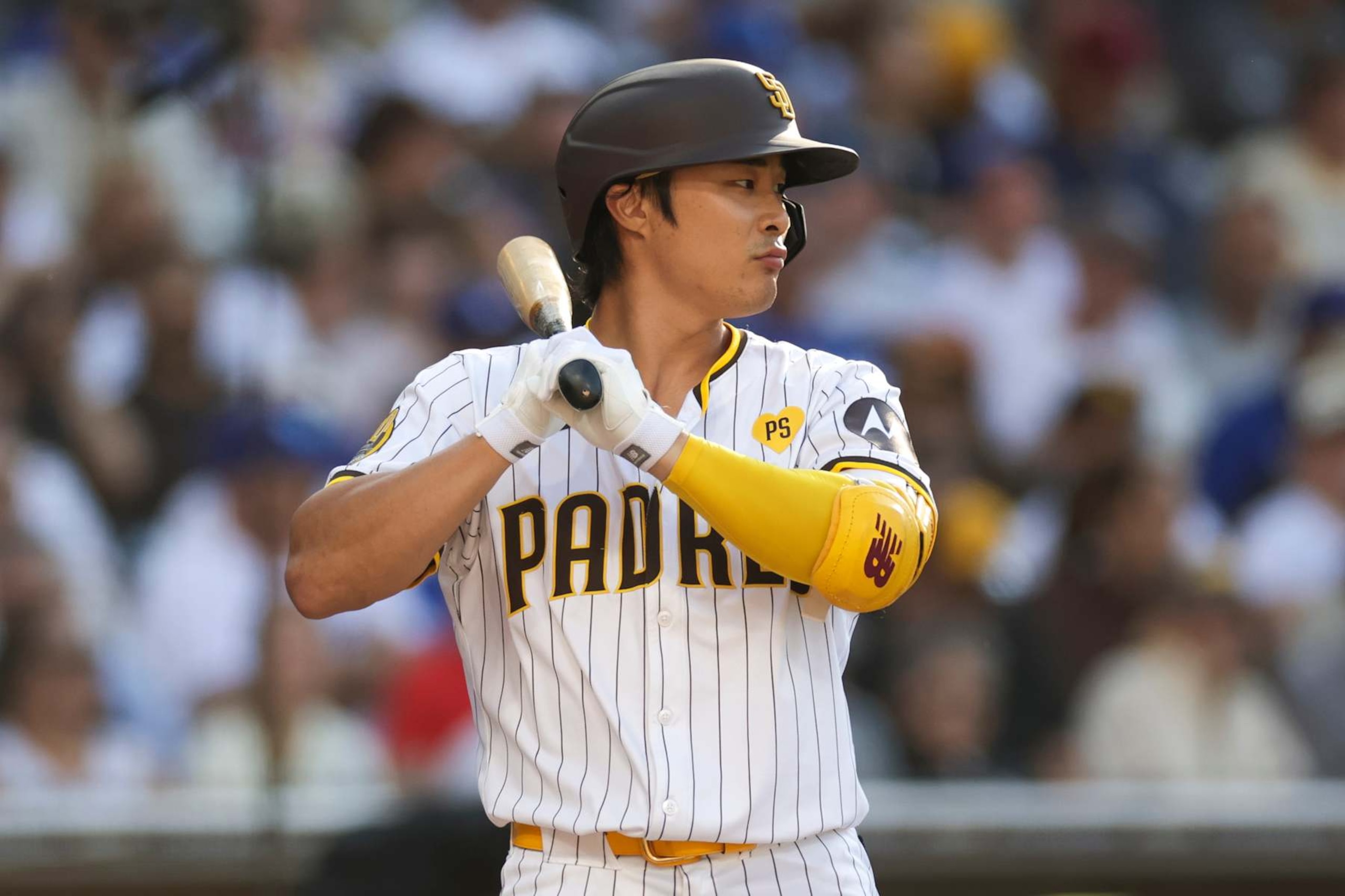 SAN DIEGO, CALIFORNIA - JULY 31: Ha-Seong Kim #7 of the San Diego Padres stands in the batter's box in the second inning during a game against the Los Angeles Dodgers at Petco Park on July 31, 2024 in San Diego, California. (Photo by Brandon Sloter/Getty Images)