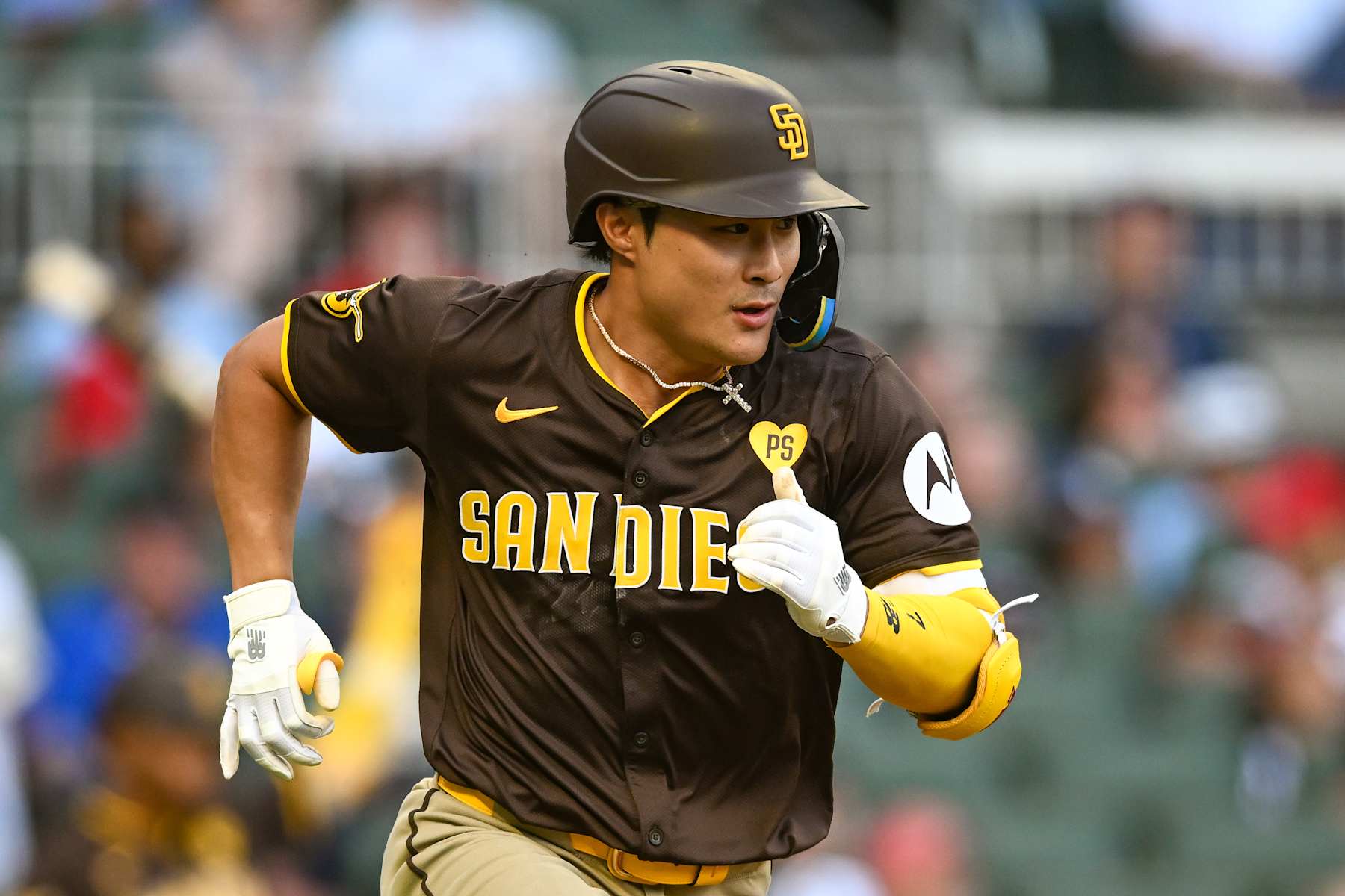 ATLANTA, GA  MAY 20:  San Diego shortstop Ha-Seong Kim (7) runs to first base during the second game of a MLB doubleheader between the San Diego Padres and the Atlanta Braves on May 20th, 2024 at Truist Park in Atlanta, GA. (Photo by Rich von Biberstein/Icon Sportswire via Getty Images)