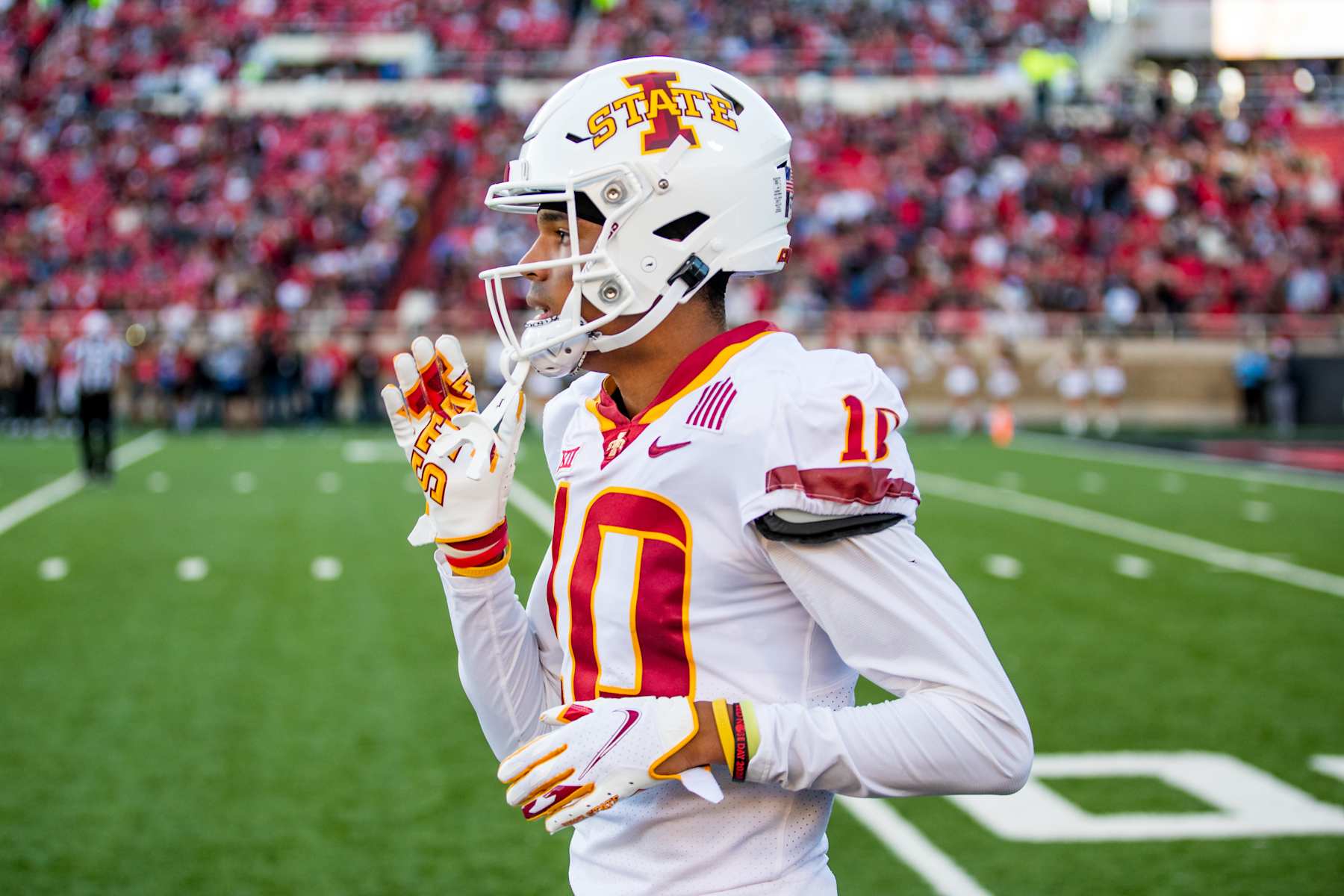 LUBBOCK, TEXAS - NOVEMBER 13: Receiver Darien Porter #10 of the Iowa State Cyclones runs along the sideline during the second half of the college football game against the Texas Tech Red Raiders at Jones AT&T Stadium on November 13, 2021 in Lubbock, Texas. (Photo by John E. Moore III/Getty Images)