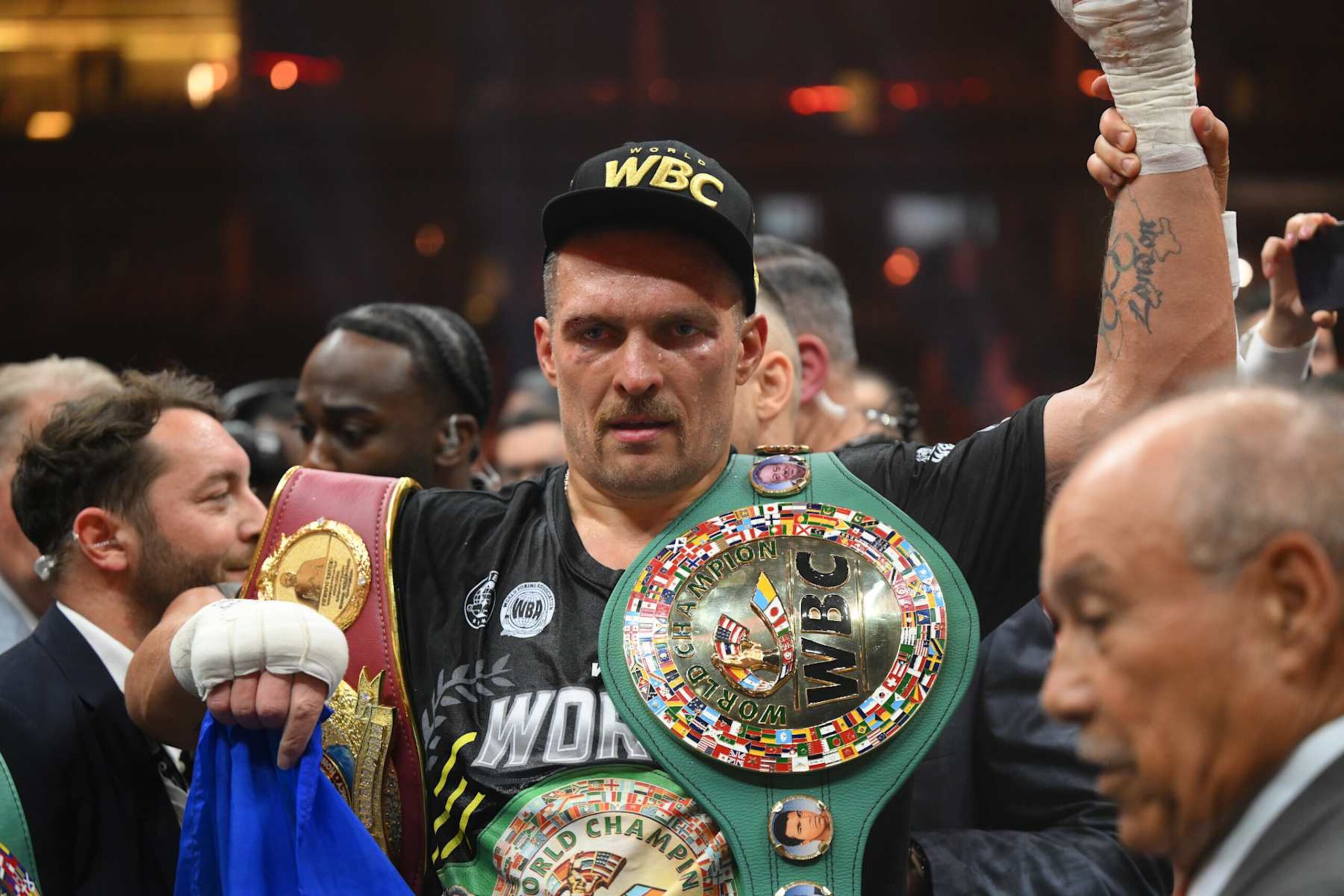 Oleksandr Usyk beats Tyson Fury
