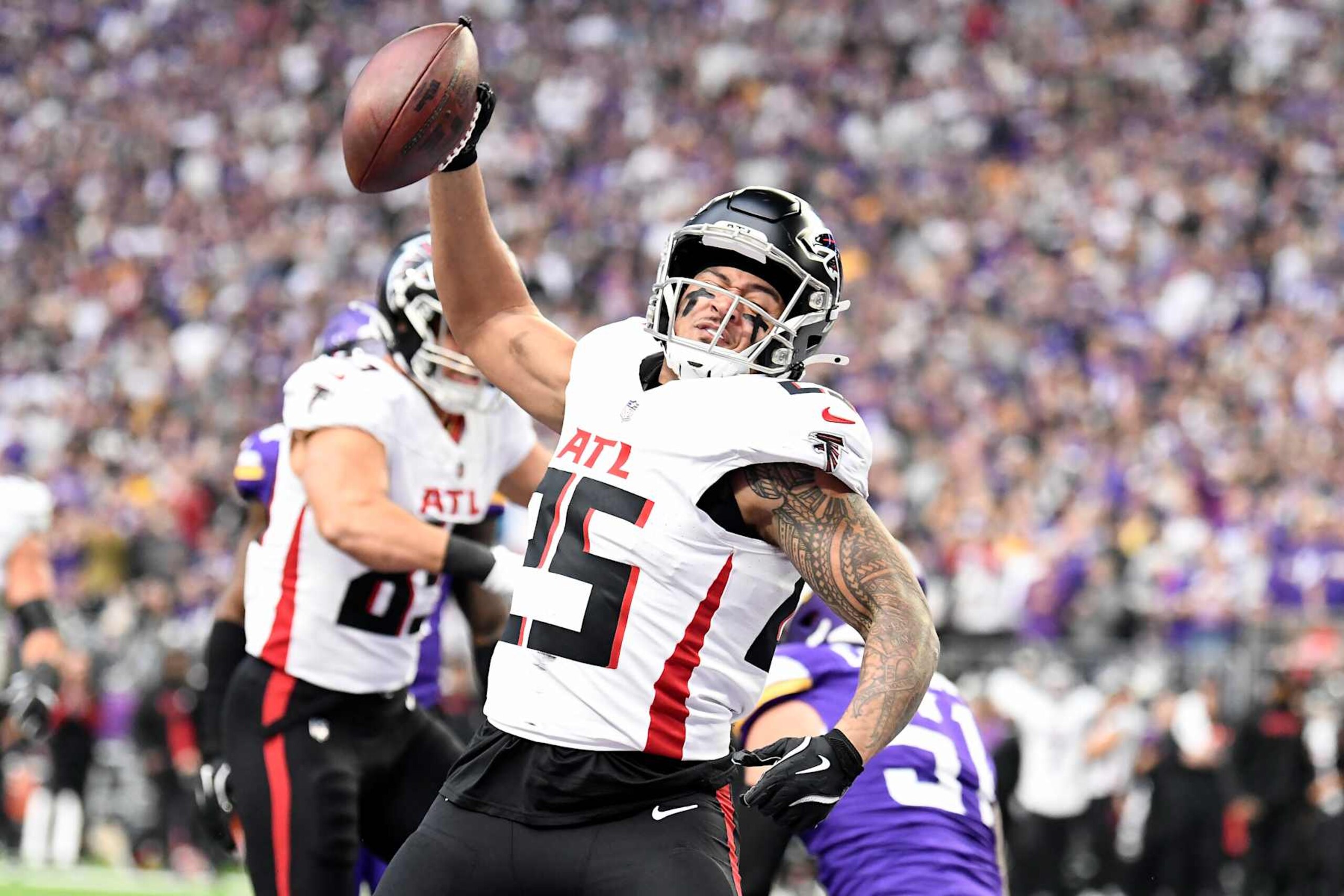 MINNEAPOLIS, MINNESOTA - DECEMBER 08: Tyler Allgeier #25 of the Atlanta Falcons celebrates after scoring a touchdown against the Minnesota Vikings during the first quarter at U.S. Bank Stadium on December 08, 2024 in Minneapolis, Minnesota. (Photo by Stephen Maturen/Getty Images) MINNEAPOLIS, MINNESOTA - DECEMBER 08: Tyler Allgeier #25 of the Atlanta Falcons celebrates after scoring a touchdown against the Minnesota Vikings during the first quarter at U.S. Bank Stadium on December 08, 2024 in Minneapolis, Minnesota. (Photo by Stephen Maturen/Getty Images)