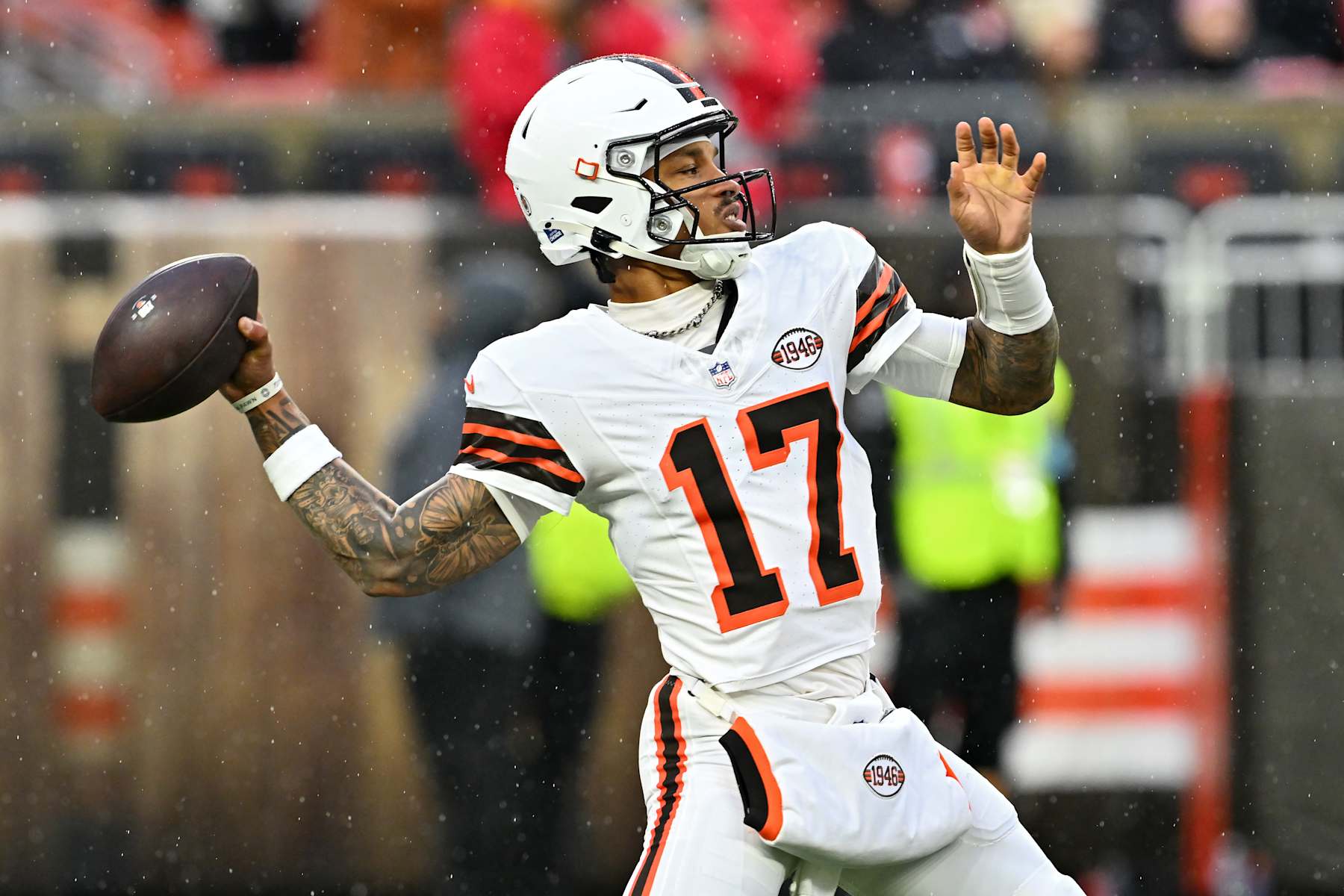 CLEVELAND, OHIO - DECEMBER 15: Dorian Thompson-Robinson #17 of the Cleveland Browns throws a pass against the Kansas City Chiefs at Huntington Bank Field on December 15, 2024 in Cleveland, Ohio. (Photo by Jason Miller/Getty Images)