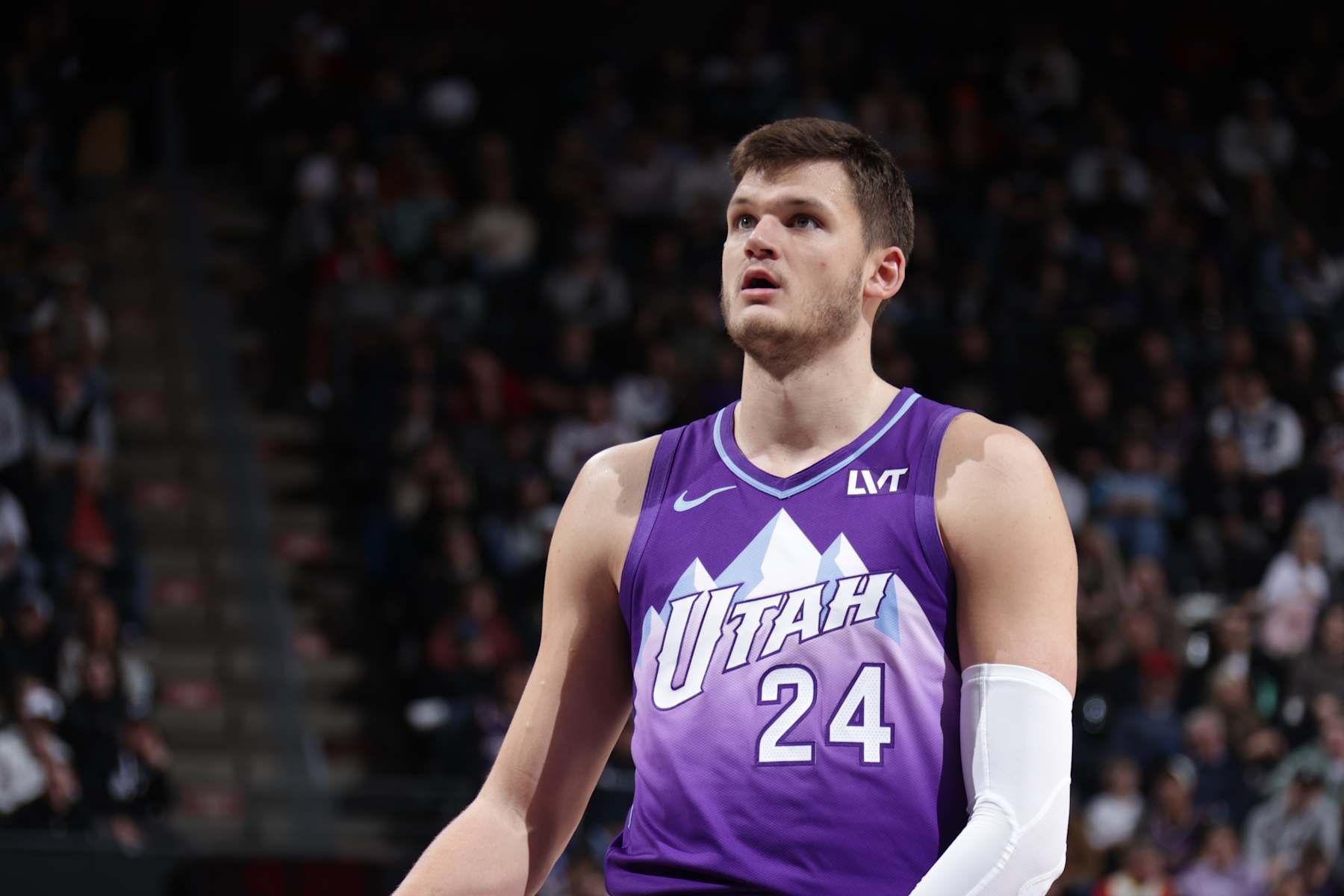 SALT LAKE CITY, UT - DECEMBER 13:  Walker Kessler #24 of the Utah Jazz during the game against the Phoenix Suns during a regular season game on December 13, 2024 at Delta Center in Salt Lake City, Utah. NOTE TO USER: User expressly acknowledges and agrees that, by downloading and or using this Photograph, User is consenting to the terms and conditions of the Getty Images License Agreement. Mandatory Copyright Notice: Copyright 2024 NBAE (Photo by Melissa Majchrzak/NBAE via Getty Images)