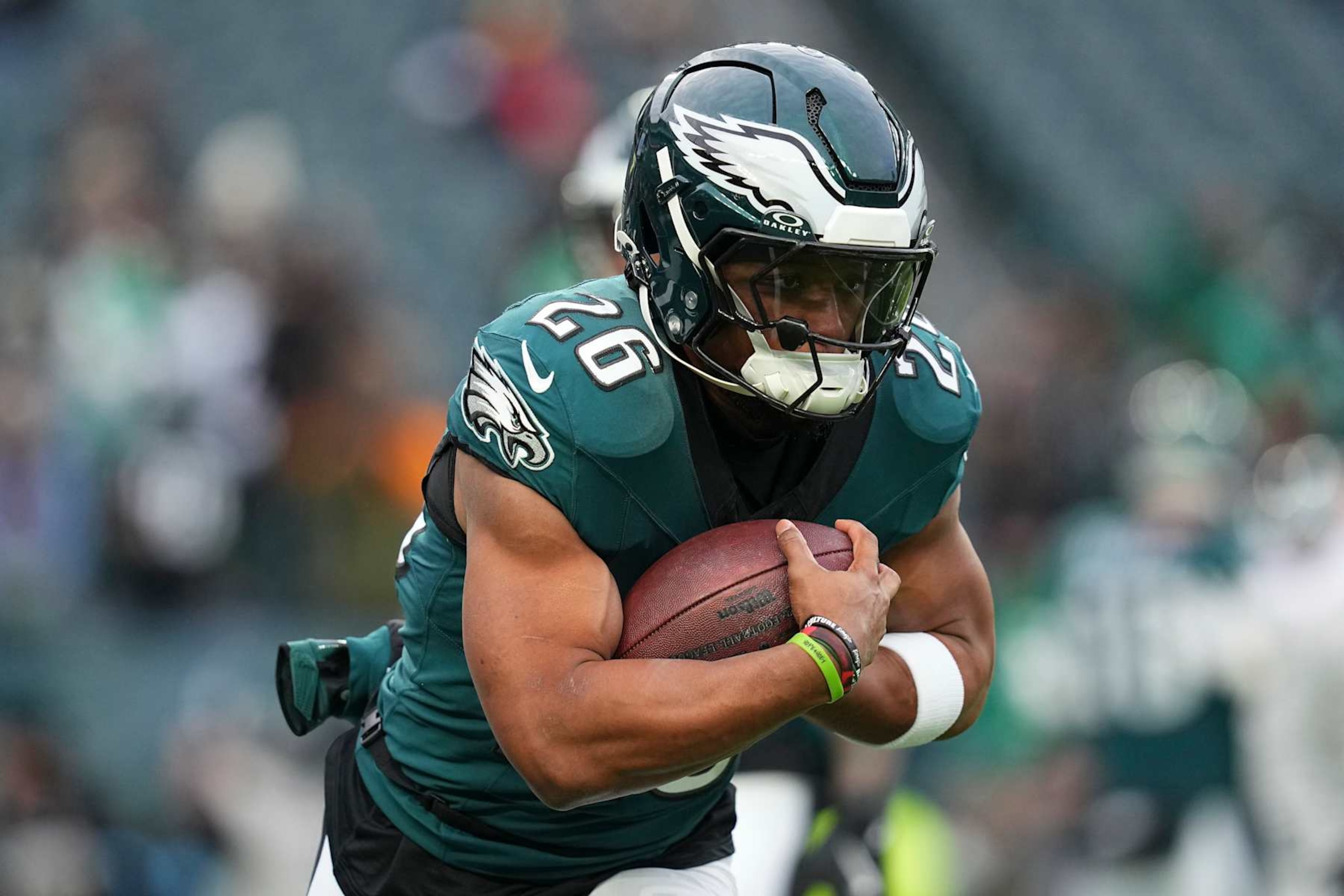 PHILADELPHIA, PENNSYLVANIA - DECEMBER 15: Saquon Barkley #26 of the Philadelphia Eagles warms up against the Pittsburgh Steelers at Lincoln Financial Field on December 15, 2024 in Philadelphia, Pennsylvania. (Photo by Mitchell Leff/Getty Images)
