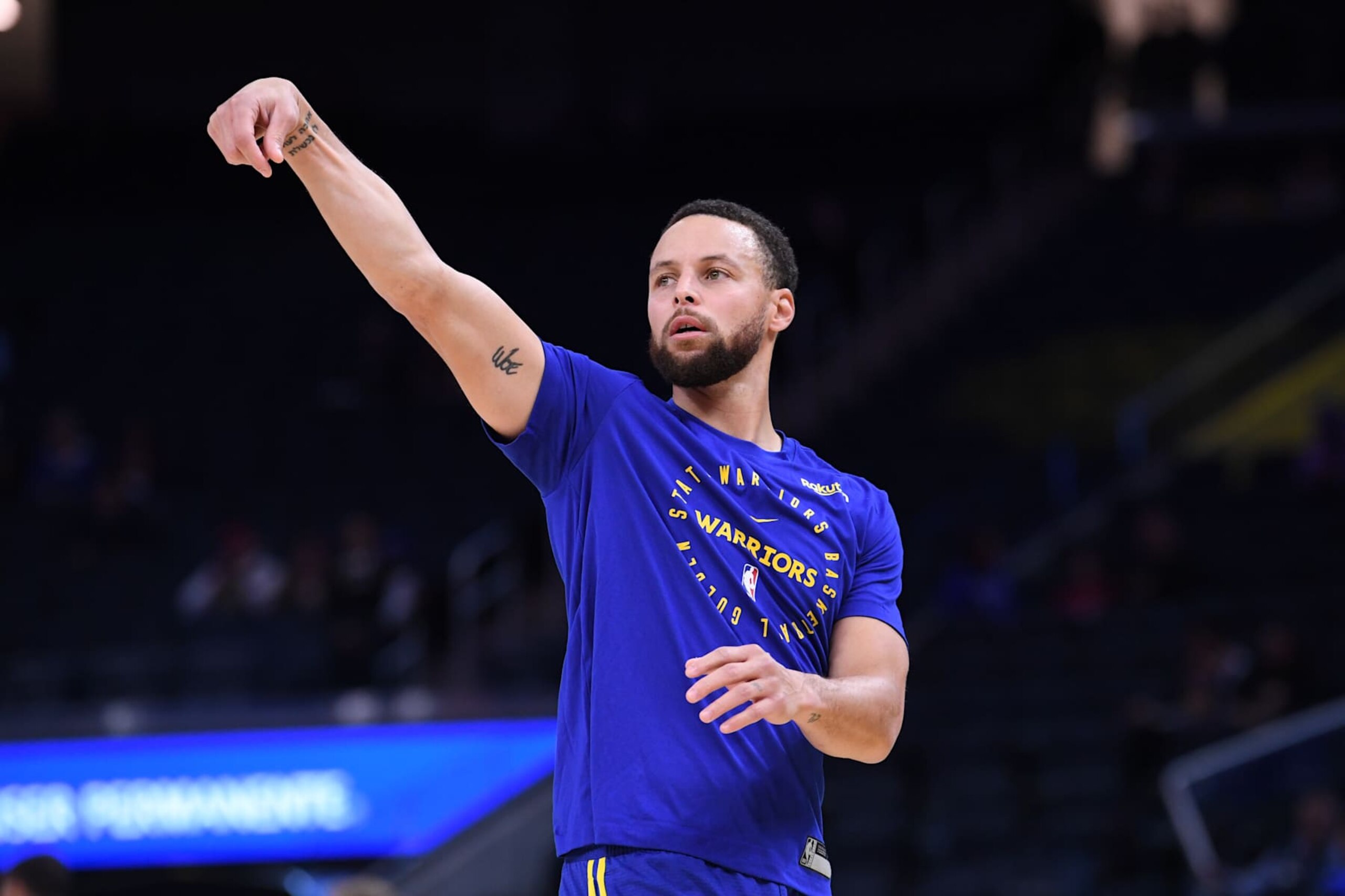 SAN FRANCISCO, CA - DECEMBER 15: Stephen Curry #30 of the Golden State Warriors warms up before the game against the Dallas Mavericks on December 15, 2024 at Chase Center in San Francisco, California. NOTE TO USER: User expressly acknowledges and agrees that, by downloading and or using this photograph, user is consenting to the terms and conditions of Getty Images License Agreement. Mandatory Copyright Notice: Copyright 2024 NBAE (Photo by Noah Graham/NBAE via Getty Images)