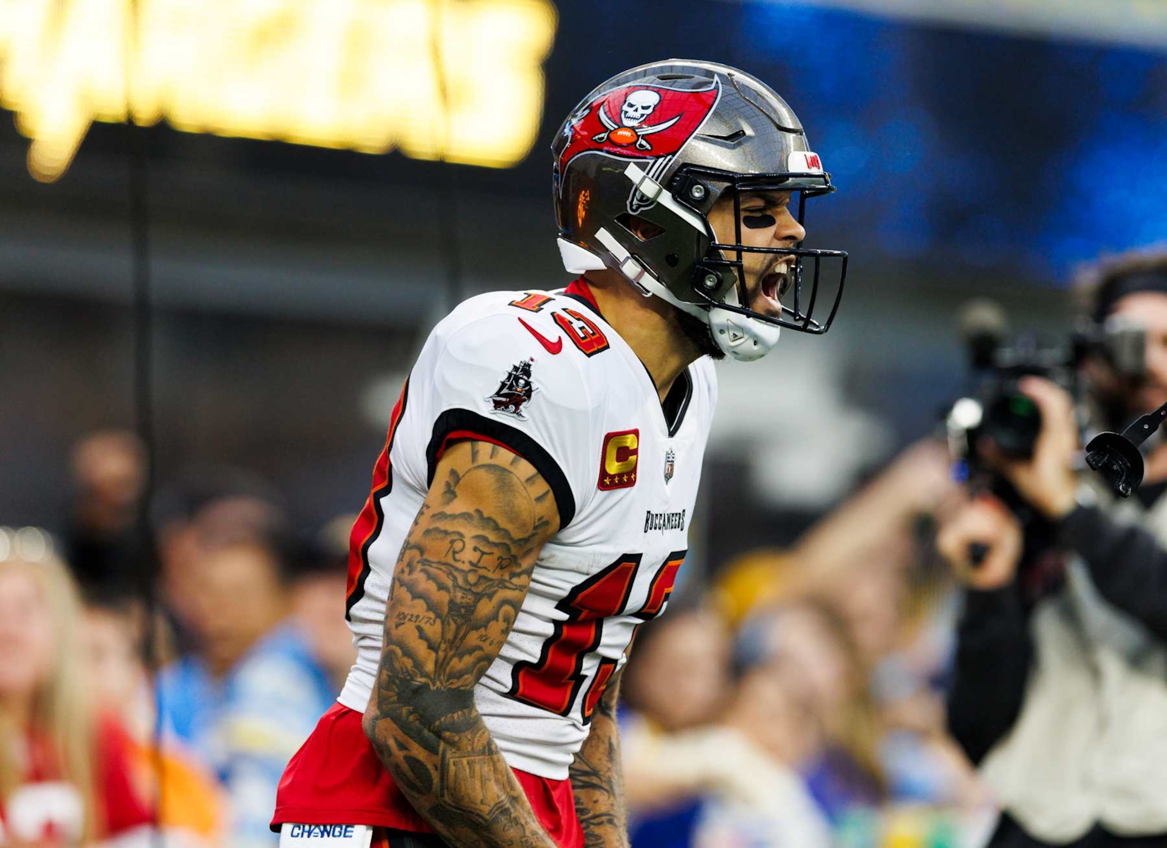Buccaneers WR Mike Evans Buccaneers WR Mike Evans