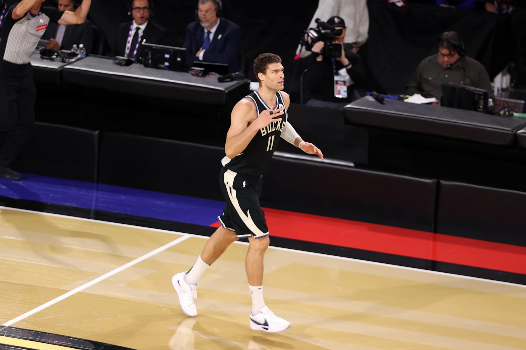 LAS VEGAS, NV - DECEMBER 17: Brook Lopez #11 of the Milwaukee Bucks celebrates during the game against the Oklahoma City Thunder during the Emirates NBA Cup Championship game on December 17, 2024 at T-Mobile Arena in Las Vegas, Nevada. NOTE TO USER: User expressly acknowledges and agrees that, by downloading and/or using this Photograph, user is consenting to the terms and conditions of the Getty Images License Agreement. Mandatory Copyright Notice: Copyright 2024 NBAE (Photo by Stephen Gosling/NBAE via Getty Images)