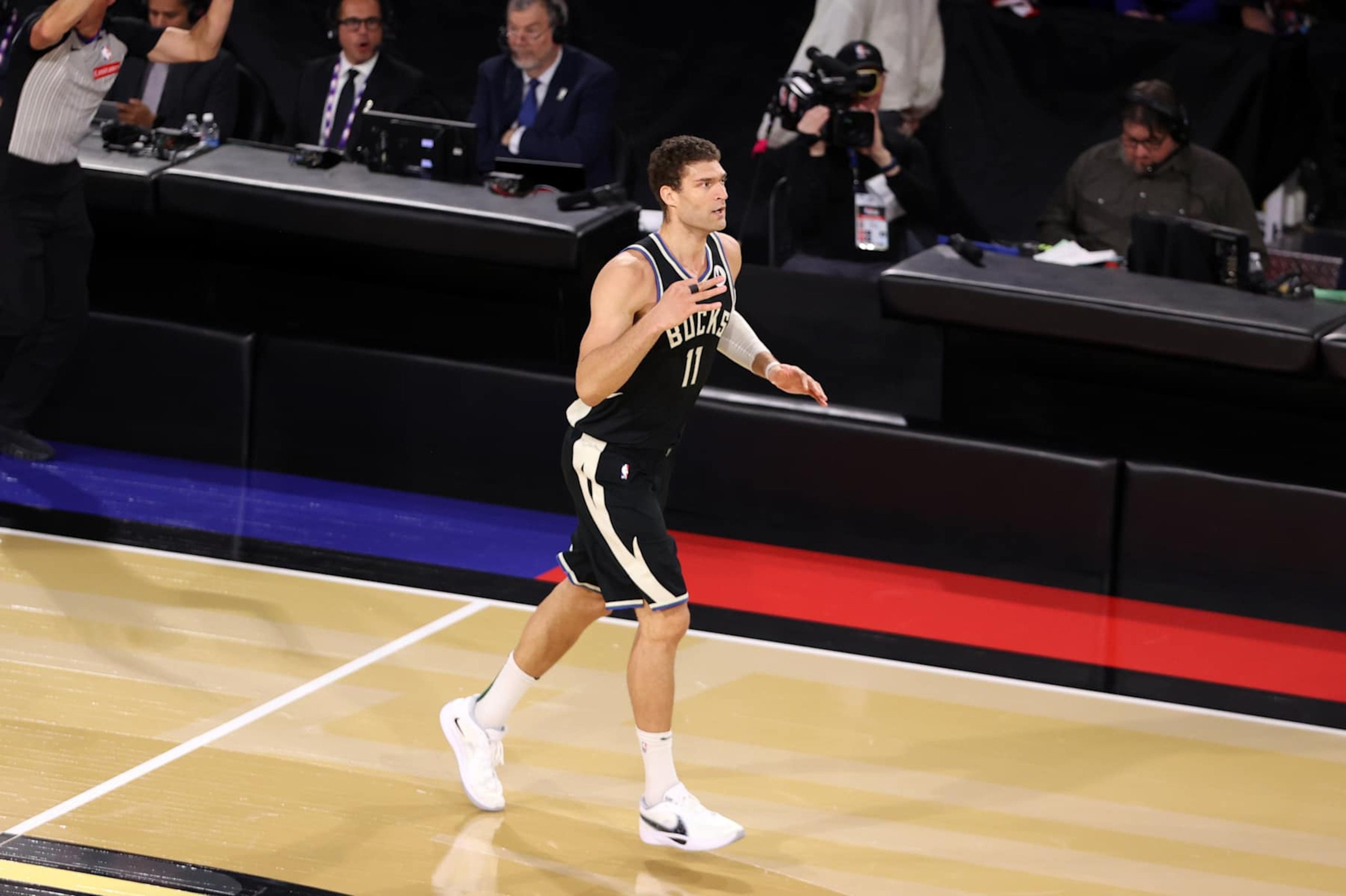 LAS VEGAS, NV - DECEMBER 17: Brook Lopez #11 of the Milwaukee Bucks celebrates during the game against the Oklahoma City Thunder during the Emirates NBA Cup Championship game on December 17, 2024 at T-Mobile Arena in Las Vegas, Nevada. NOTE TO USER: User expressly acknowledges and agrees that, by downloading and/or using this Photograph, user is consenting to the terms and conditions of the Getty Images License Agreement. Mandatory Copyright Notice: Copyright 2024 NBAE (Photo by Stephen Gosling/NBAE via Getty Images)