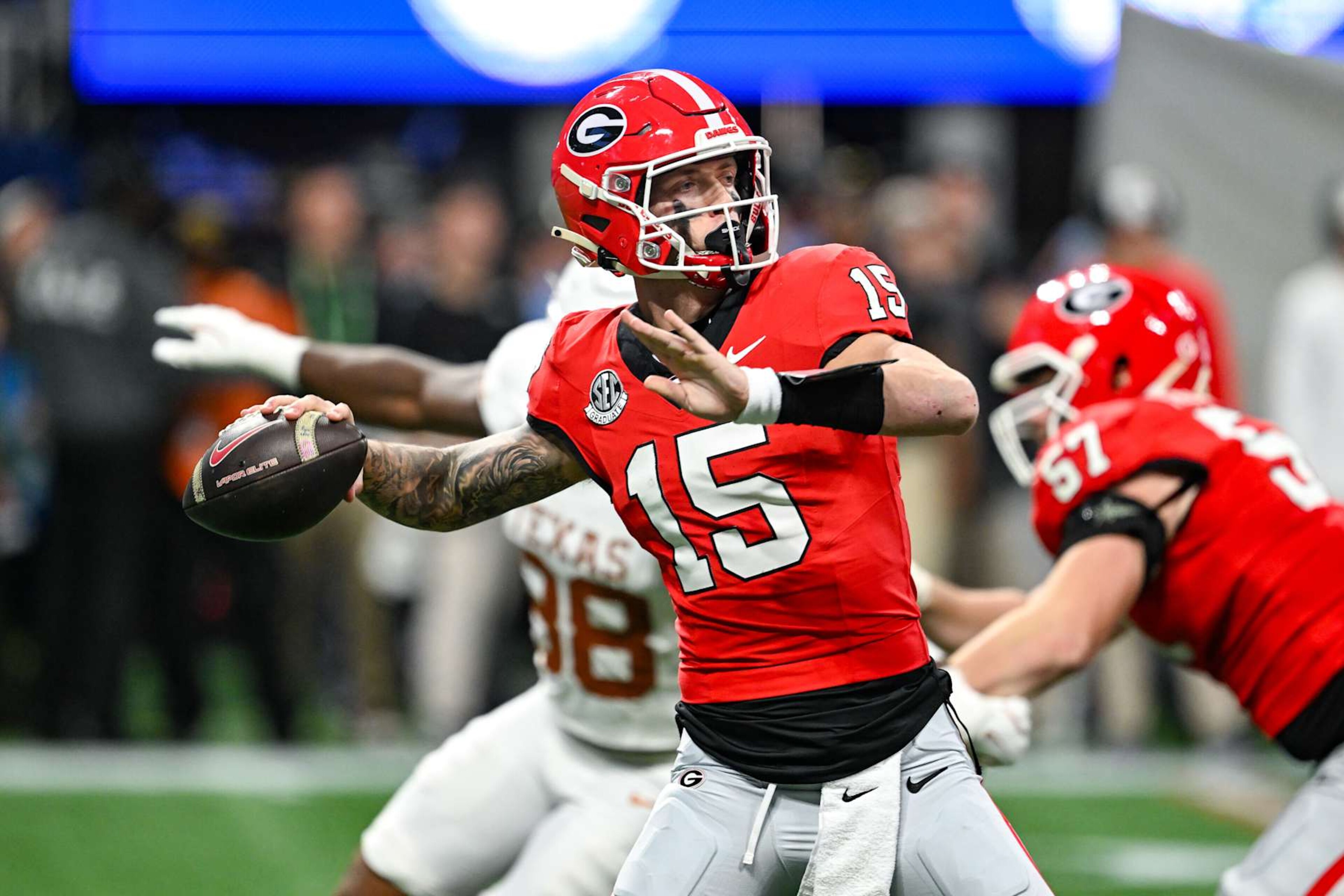 ATLANTA, GA DECEMBER 07: Georgia quarterback Carson Beck (15) throws a pass during the SEC Championship Game between the Texas Longhorns and the Georgia Bulldogs on December 7th, 2027 at Mercedes-Benz Stadium in Atlanta, GA. (Photo by Rich von Biberstein/Icon Sportswire via Getty Images) ATLANTA, GA DECEMBER 07: Georgia quarterback Carson Beck (15) throws a pass during the SEC Championship Game between the Texas Longhorns and the Georgia Bulldogs on December 7th, 2027 at Mercedes-Benz Stadium in Atlanta, GA. (Photo by Rich von Biberstein/Icon Sportswire via Getty Images)