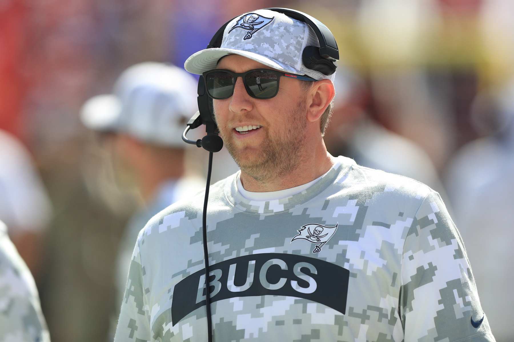 TAMPA, FL - NOVEMBER 10: Tampa Bay Buccaneers Offensive Coordinator Liam Coen stands along the sidelines before the game between the San Francisco 49ers and the Tampa Bay Buccaneers on November 10, 2024 at Raymond James Stadium in Tampa, Florida. (Photo by Cliff Welch/Icon Sportswire via Getty Images)