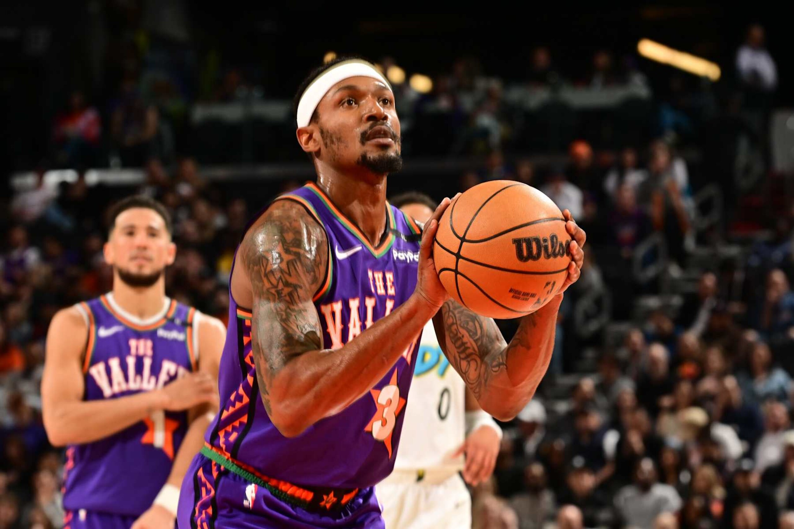 PHOENIX, AZ - DECEMBER 19: Bradley Beal #3 of the Phoenix Suns shoots the ball during the game against the Indiana Pacers during a regular season game on December 19, 2024 at Footprint Center in Phoenix, Arizona. NOTE TO USER: User expressly acknowledges and agrees that, by downloading and or using this photograph, user is consenting to the terms and conditions of the Getty Images License Agreement. Mandatory Copyright Notice: Copyright 2024 NBAE (Photo by Kate Frese/NBAE via Getty Images)