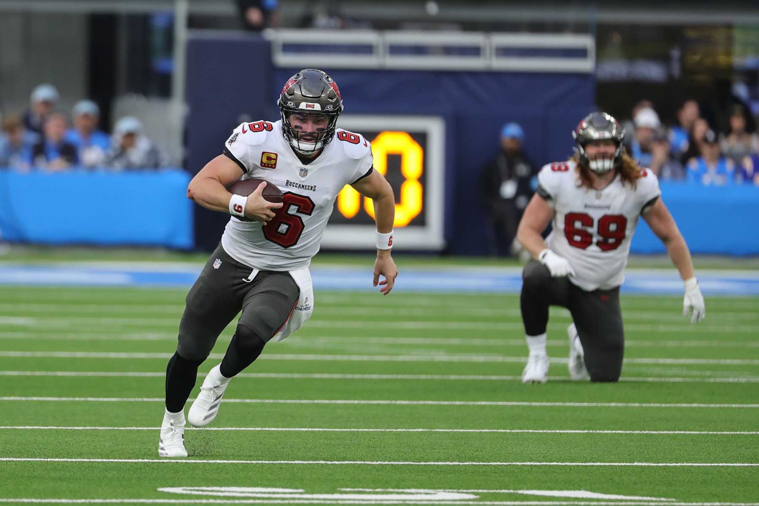 INGLEWOOD, CA - DECEMBER 15:Tampa Bay Buccaneers quarterback Baker Mayfield (6) during the Tampa Bay Buccaneers vs Los Angeles Chargers game on December 15, 2024, at SoFi Stadium in Inglewood, CA. (Photo by Jevone Moore/Icon Sportswire via Getty Images)