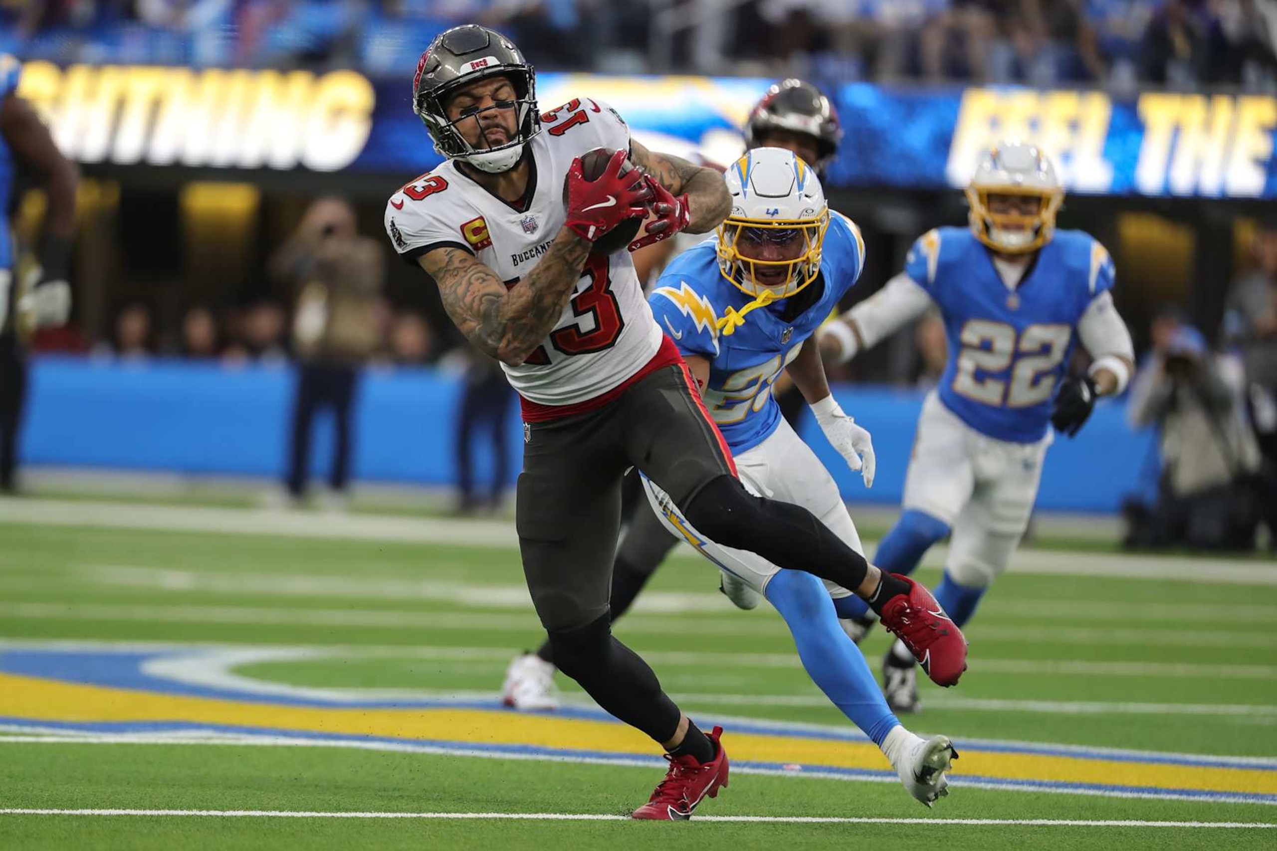 LOS ANGELES, CA - DECEMBER 15: Tampa Bay Buccaneers wide receiver Mike Evans (13) during the Tampa Bay Buccaneers vs Los Angeles Chargers game on December 15, 2024, at SoFi Stadium in Inglewood, CA. (Photo by Jevone Moore/Icon Sportswire via Getty Images)