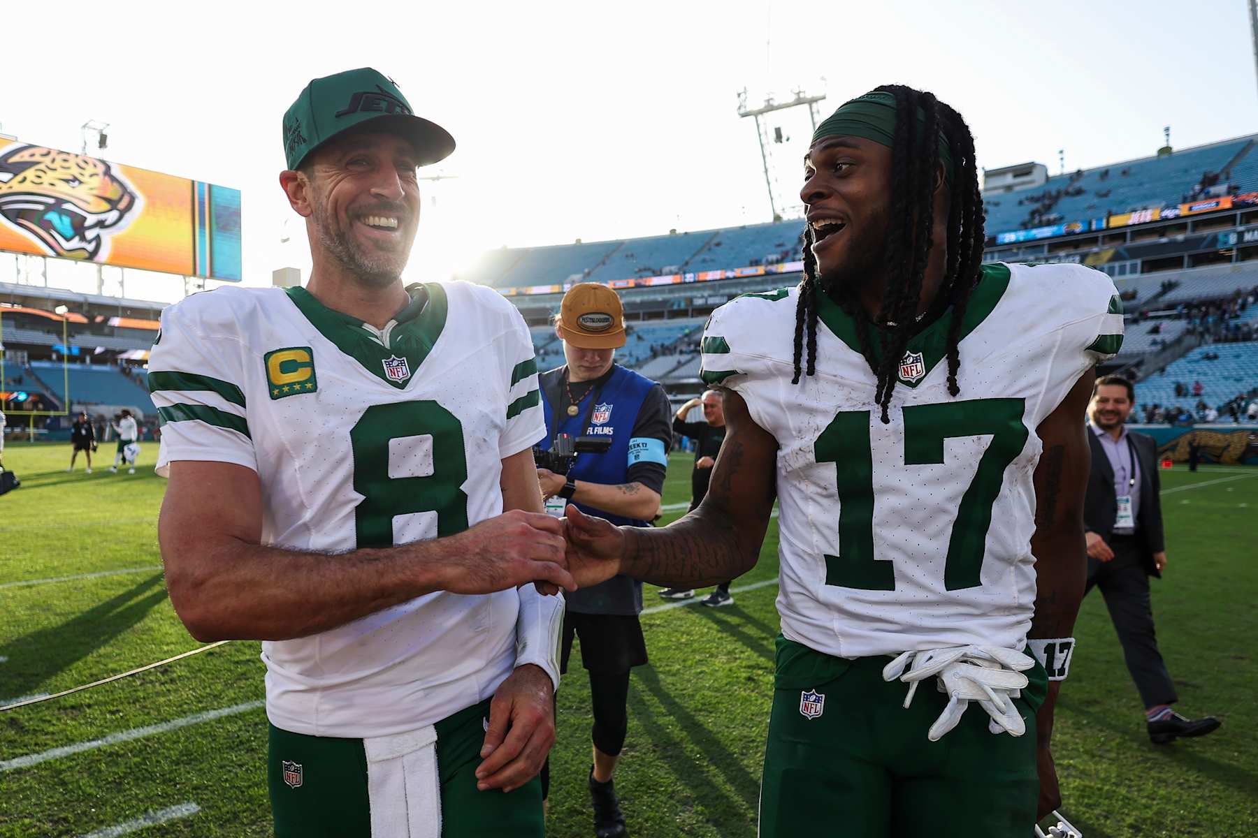 Jets QB Aaron Rodgers (left) and wide receiver Davante Adams (right)