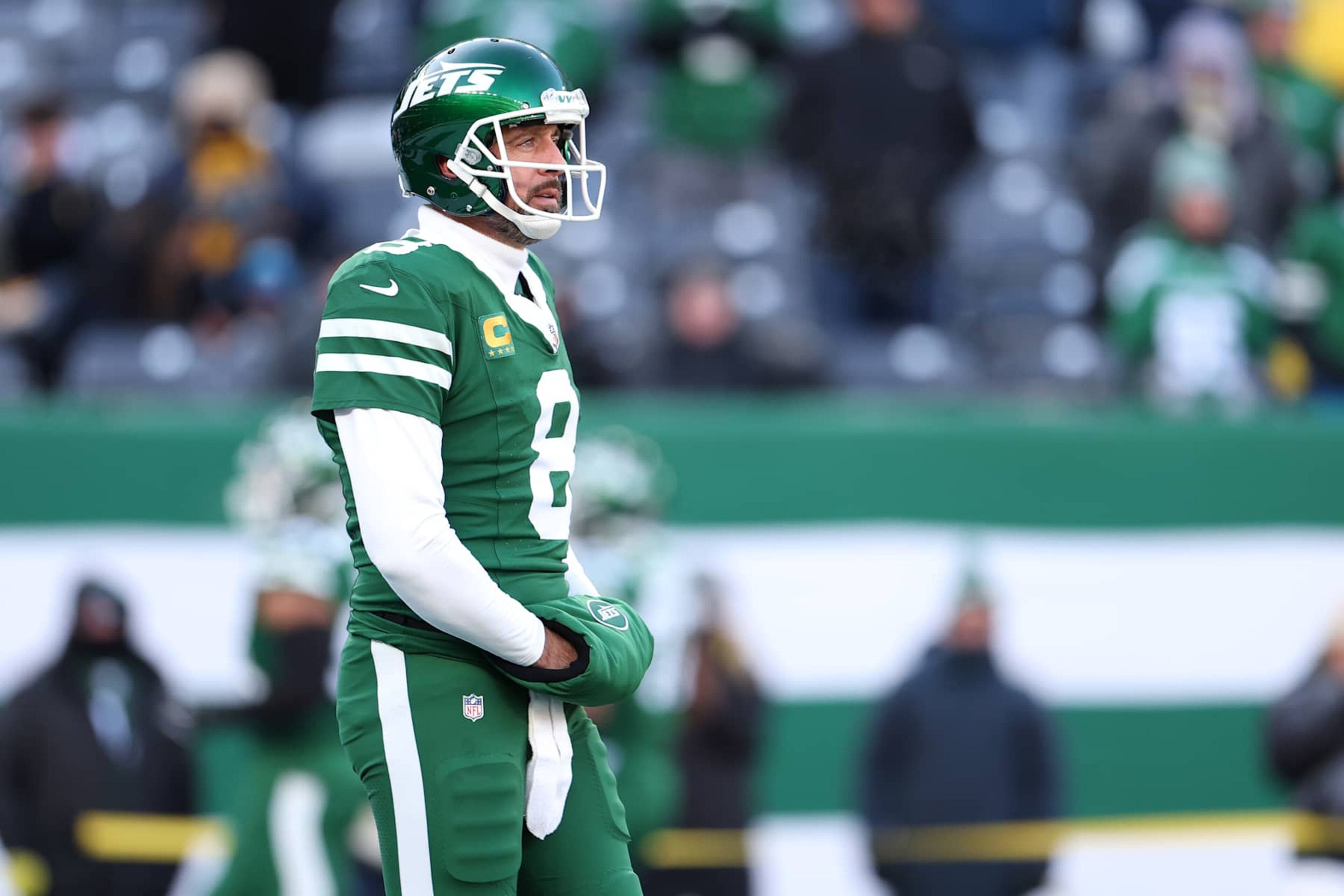 EAST RUTHERFORD, NEW JERSEY - DECEMBER 22: Aaron Rodgers #8 of the New York Jets on the field before the game against the Los Angeles Rams at MetLife Stadium on December 22, 2024 in East Rutherford, New Jersey. (Photo by Emilee Chinn/Getty Images) EAST RUTHERFORD, NEW JERSEY - DECEMBER 22: Aaron Rodgers #8 of the New York Jets on the field before the game against the Los Angeles Rams at MetLife Stadium on December 22, 2024 in East Rutherford, New Jersey. (Photo by Emilee Chinn/Getty Images)