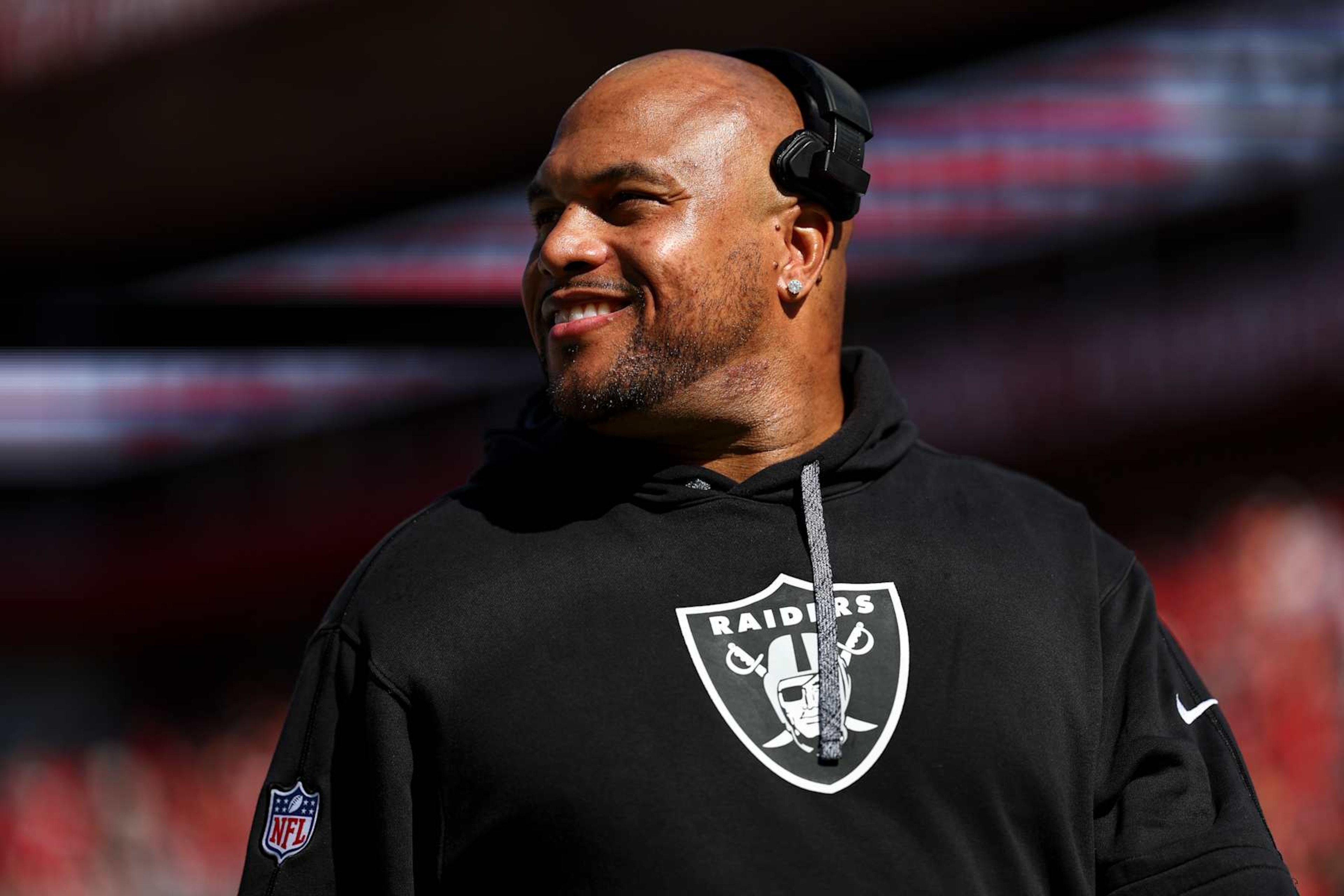Raiders HC Antonio Pierce Raiders HC Antonio Pierce