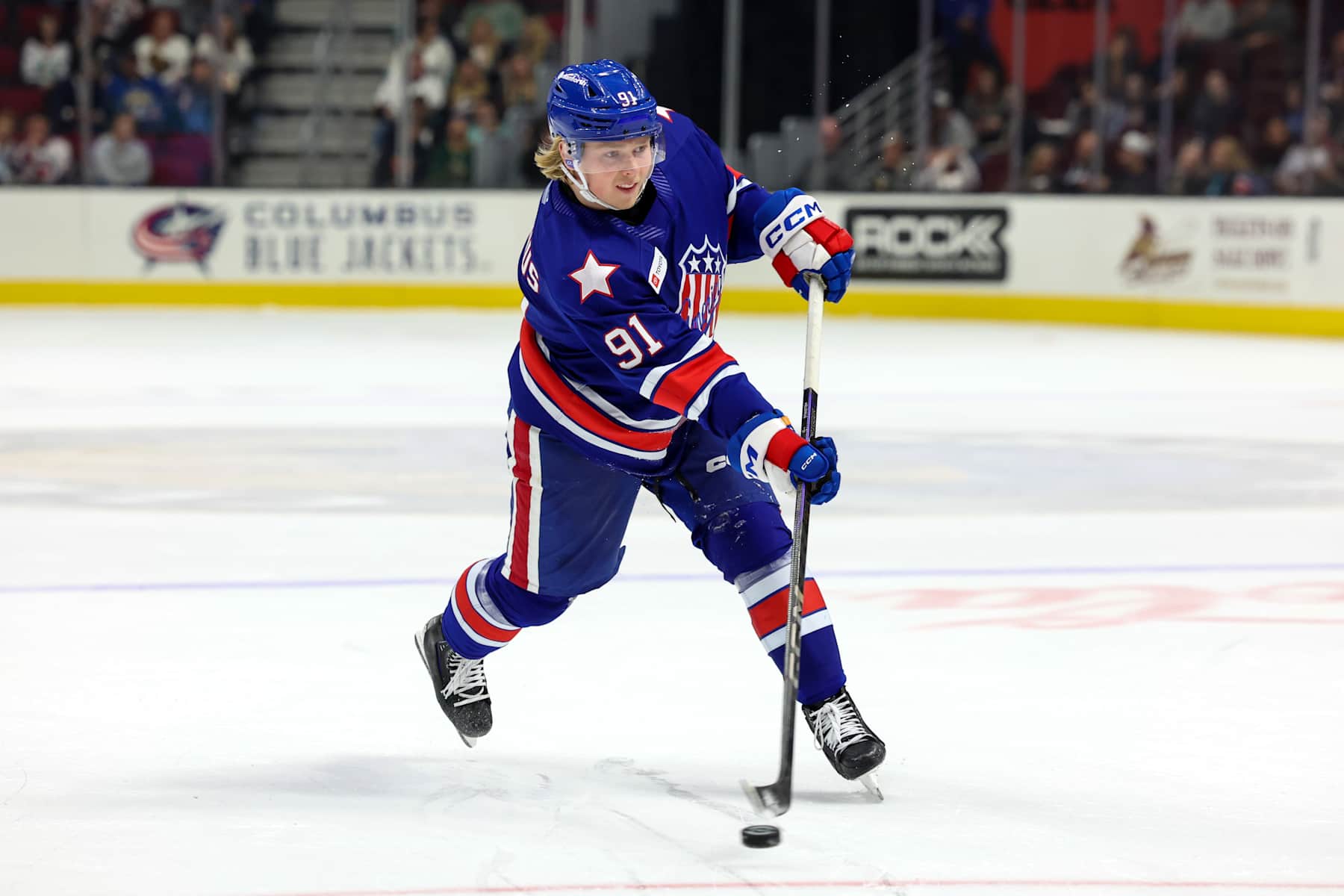 CLEVELAND, OH - NOVEMBER 06: Rochester Americans center Konsta Helenius (91) shoots the puck during the first period of the American Hockey League game between the Rochester Americans and Cleveland Monsters on November 6, 2024, at Rocket Mortgage FieldHouse in Cleveland, OH. (Photo by Frank Jansky/Icon Sportswire via Getty Images)