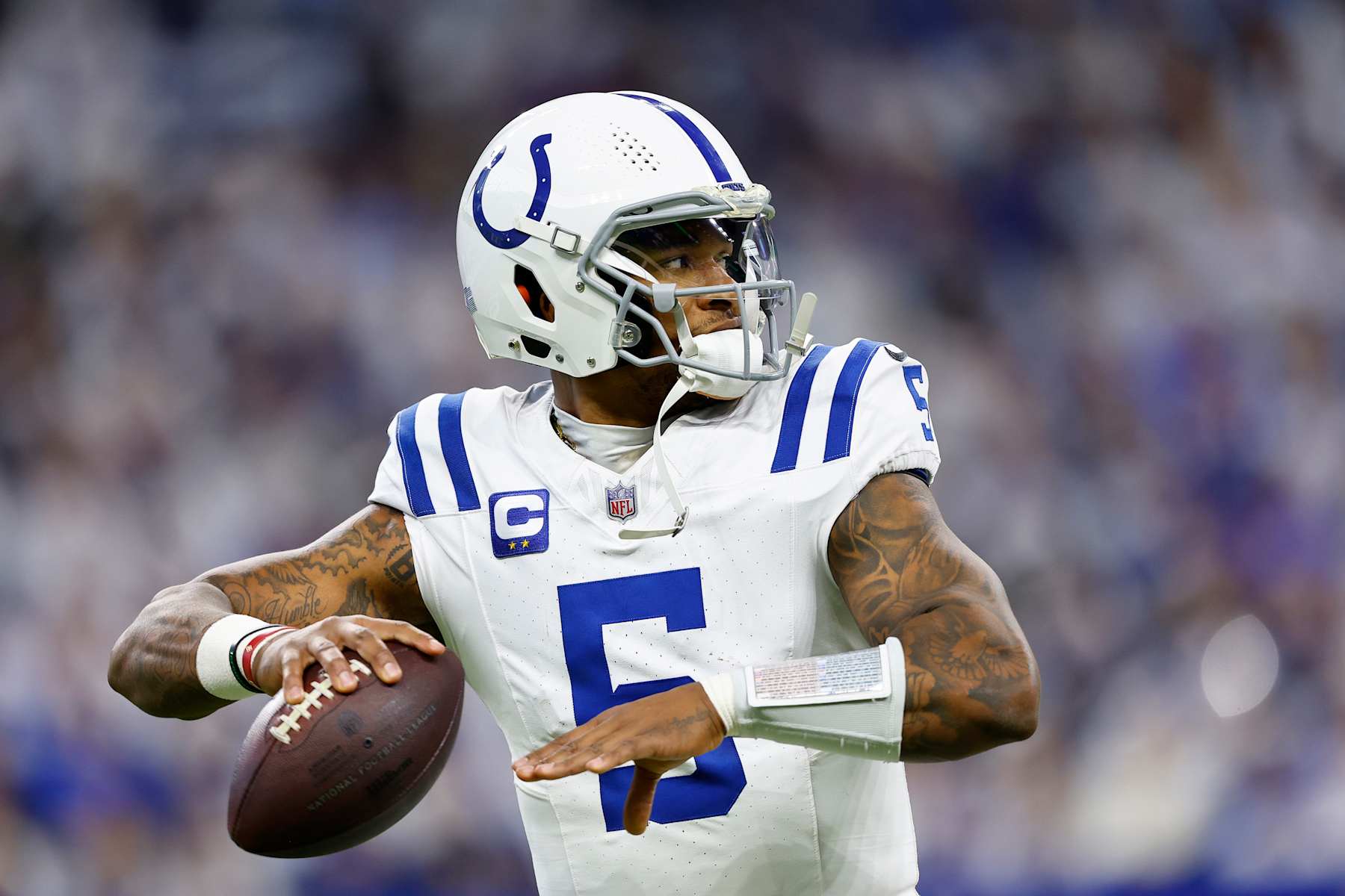 INDIANAPOLIS, IN - DECEMBER 22: Indianapolis Colts quarterback Anthony Richardson (5) during a NFL game between the Tennessee Titans and the Indianapolis Colts on December 22, 2024 at Lucas Oil Stadium in Indianapolis, IN.  (Photo by Jeffrey Brown/Icon Sportswire via Getty Images)