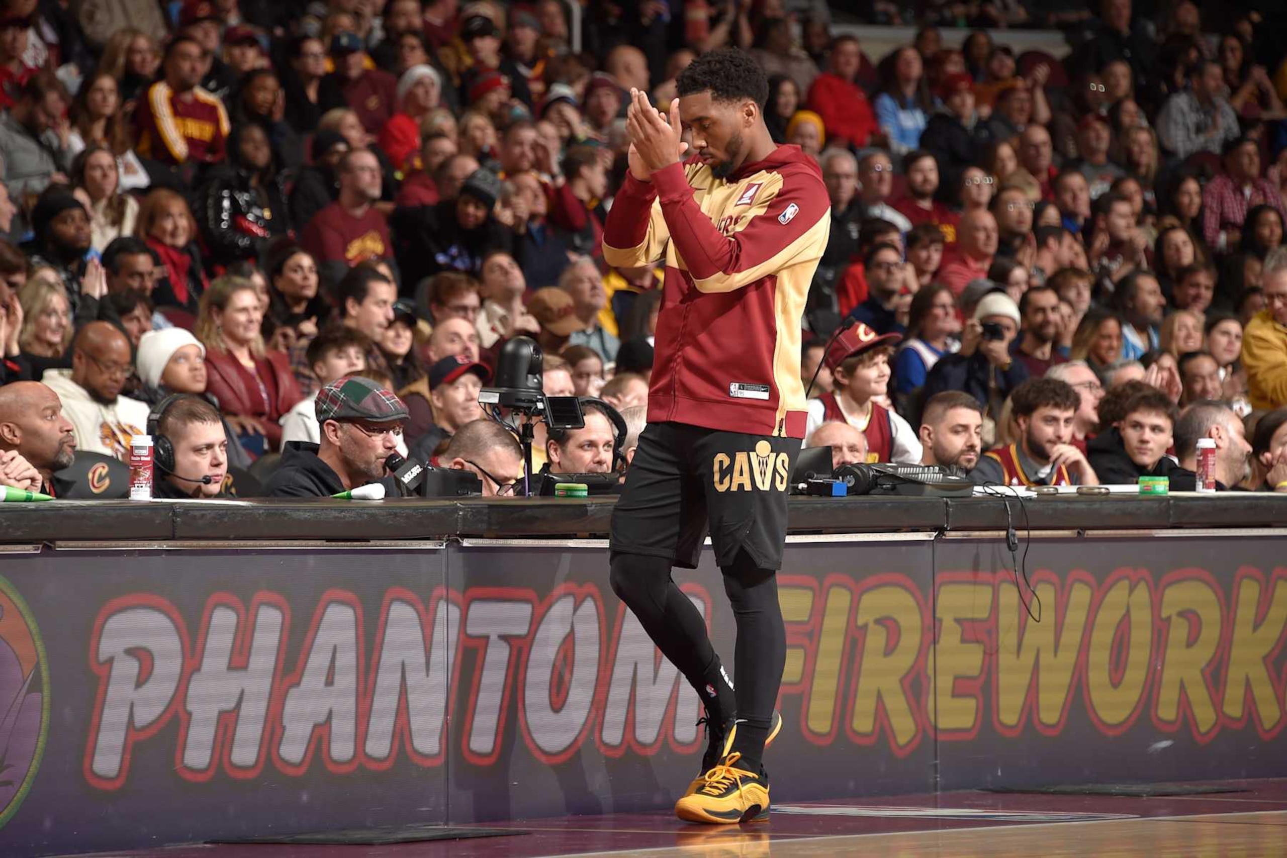 CLEVELAND, OH - DECEMBER 21: Donovan Mitchell #45 of the Cleveland Cavaliers celebrates during the game against the Philadelphia 76ers on December 21, 2024 at Rocket Mortgage FieldHouse in Cleveland, Ohio. NOTE TO USER: User expressly acknowledges and agrees that, by downloading and/or using this Photograph, user is consenting to the terms and conditions of the Getty Images License Agreement. Mandatory Copyright Notice: Copyright 2024 NBAE (Photo by David Liam Kyle/NBAE via Getty Images) CLEVELAND, OH - DECEMBER 21: Donovan Mitchell #45 of the Cleveland Cavaliers celebrates during the game against the Philadelphia 76ers on December 21, 2024 at Rocket Mortgage FieldHouse in Cleveland, Ohio. NOTE TO USER: User expressly acknowledges and agrees that, by downloading and/or using this Photograph, user is consenting to the terms and conditions of the Getty Images License Agreement. Mandatory Copyright Notice: Copyright 2024 NBAE (Photo by David Liam Kyle/NBAE via Getty Images)