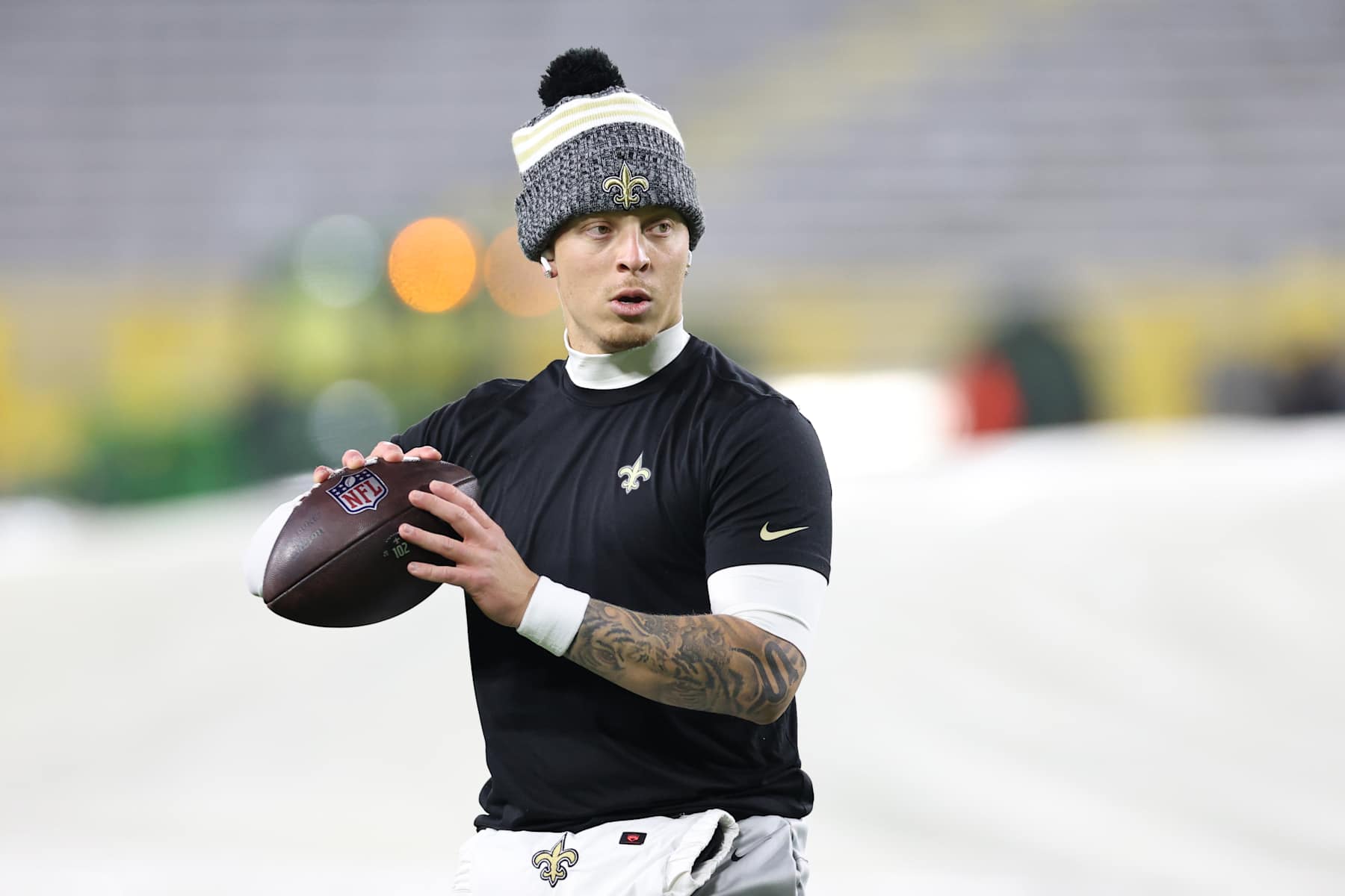 GREEN BAY, WISCONSIN - DECEMBER 23: Spencer Rattler #18 of the New Orleans Saints warms up before the game against the Green Bay Packers at Lambeau Field on December 23, 2024 in Green Bay, Wisconsin. (Photo by Stacy Revere/Getty Images)