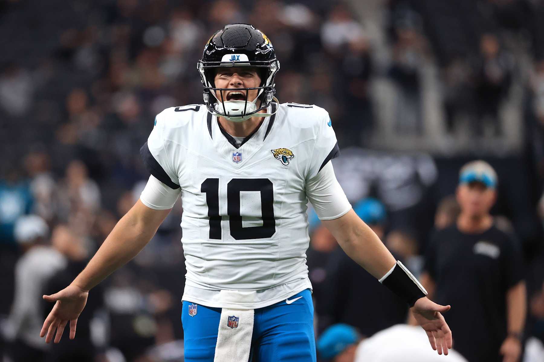 LAS VEGAS, NEVADA - DECEMBER 22: Mac Jones #10 of the Jacksonville Jaguars shouts to teammates during warmups before the game against the Las Vegas Raiders at Allegiant Stadium on December 22, 2024 in Las Vegas, Nevada. (Photo by Ian Maule/Getty Images)