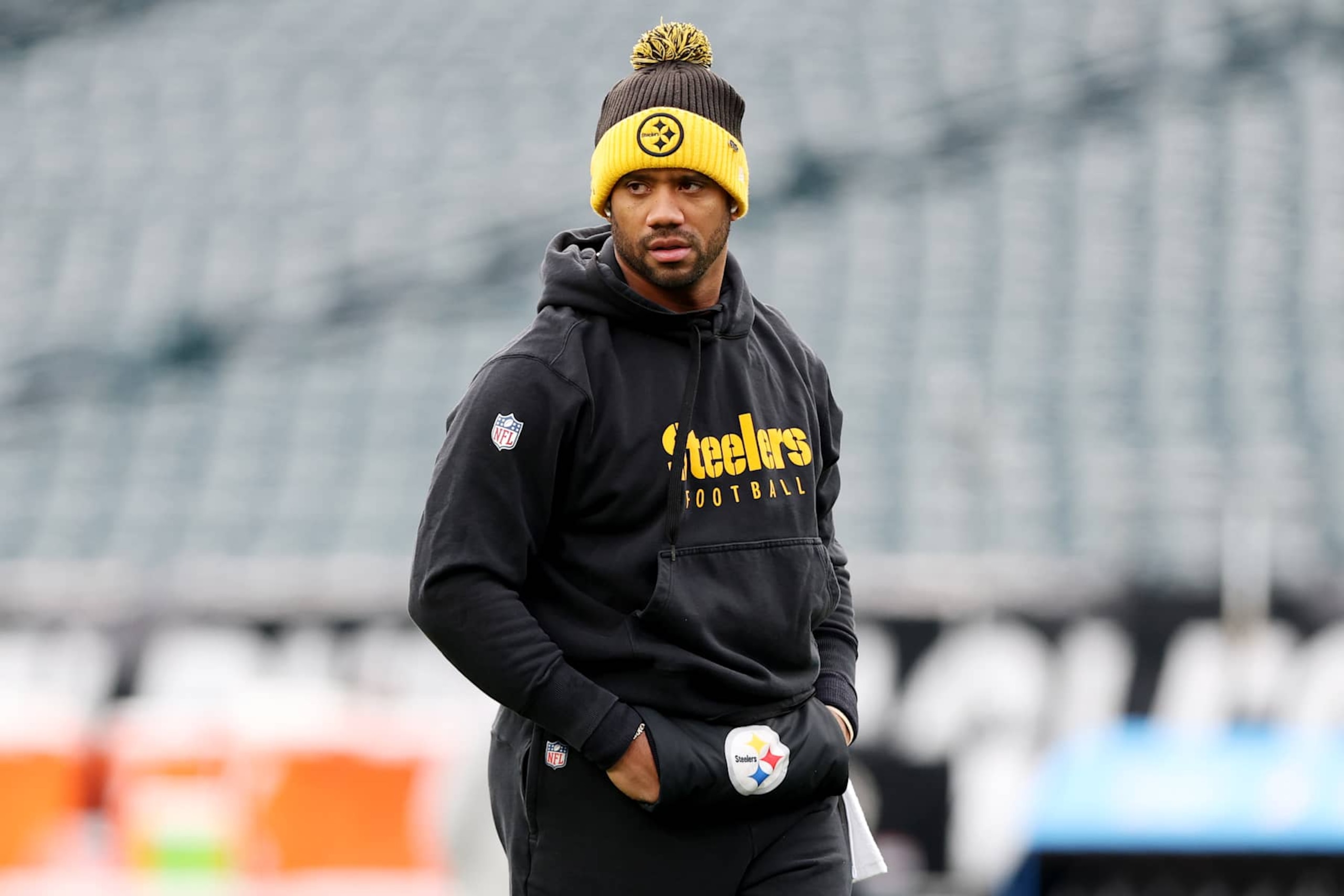 PHILADELPHIA, PENNSYLVANIA - DECEMBER 15: Russell Wilson #3 of the Pittsburgh Steelers warms up before a game against the Philadelphia Eagles at Lincoln Financial Field on December 15, 2024 in Philadelphia, Pennsylvania. (Photo by Emilee Chinn/Getty Images)