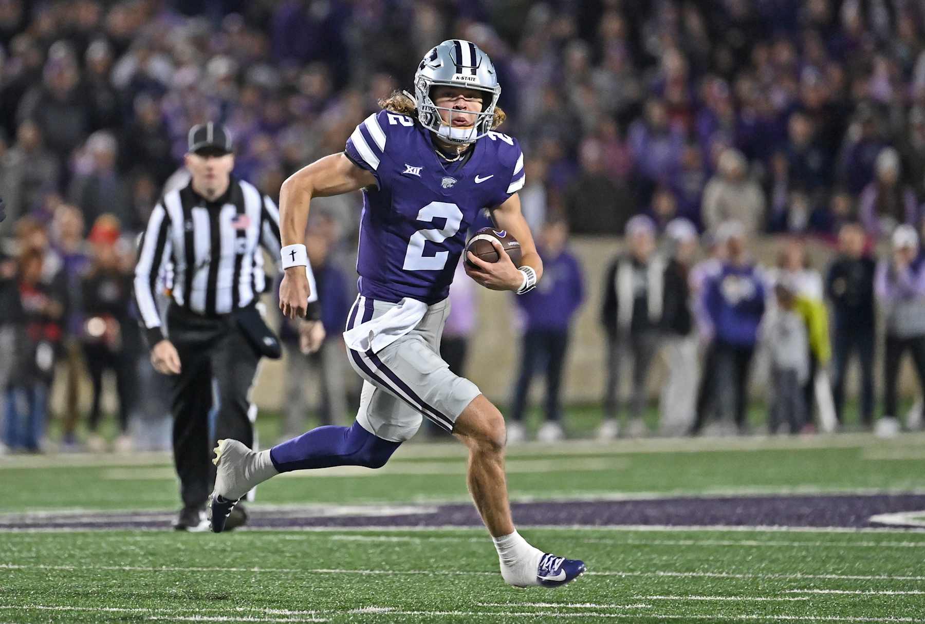 MANHATTAN, KS - NOVEMBER 23:  Quarterback Avery Johnson #2 of the Kansas State Wildcats runs to the outside against the Cincinnati Bearcats in the first half at Bill Snyder Family Football Stadium on November 23, 2024 in Manhattan, Kansas. (Photo by Peter Aiken/Getty Images)