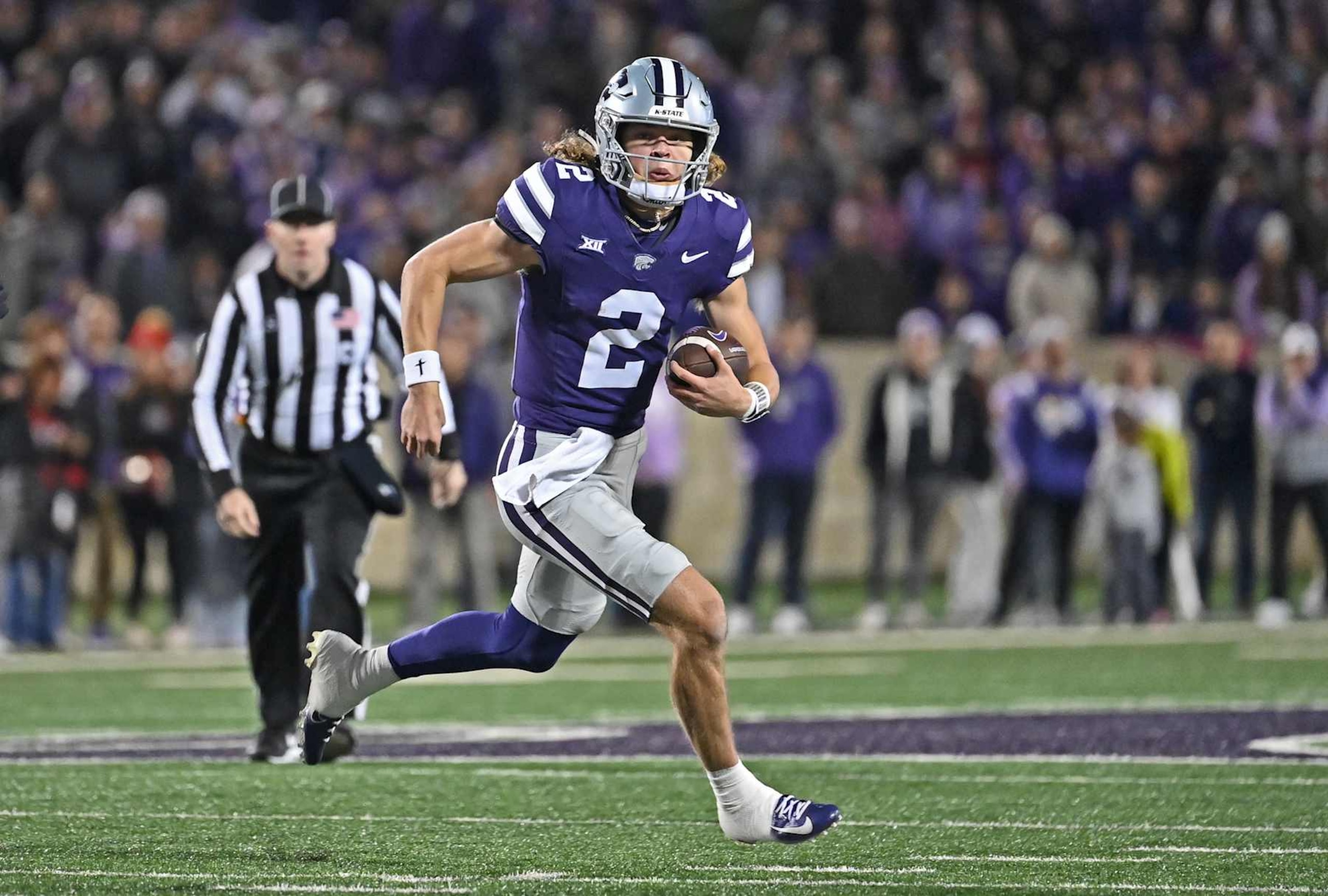 MANHATTAN, KS - NOVEMBER 23:  Quarterback Avery Johnson #2 of the Kansas State Wildcats runs to the outside against the Cincinnati Bearcats in the first half at Bill Snyder Family Football Stadium on November 23, 2024 in Manhattan, Kansas. (Photo by Peter Aiken/Getty Images)