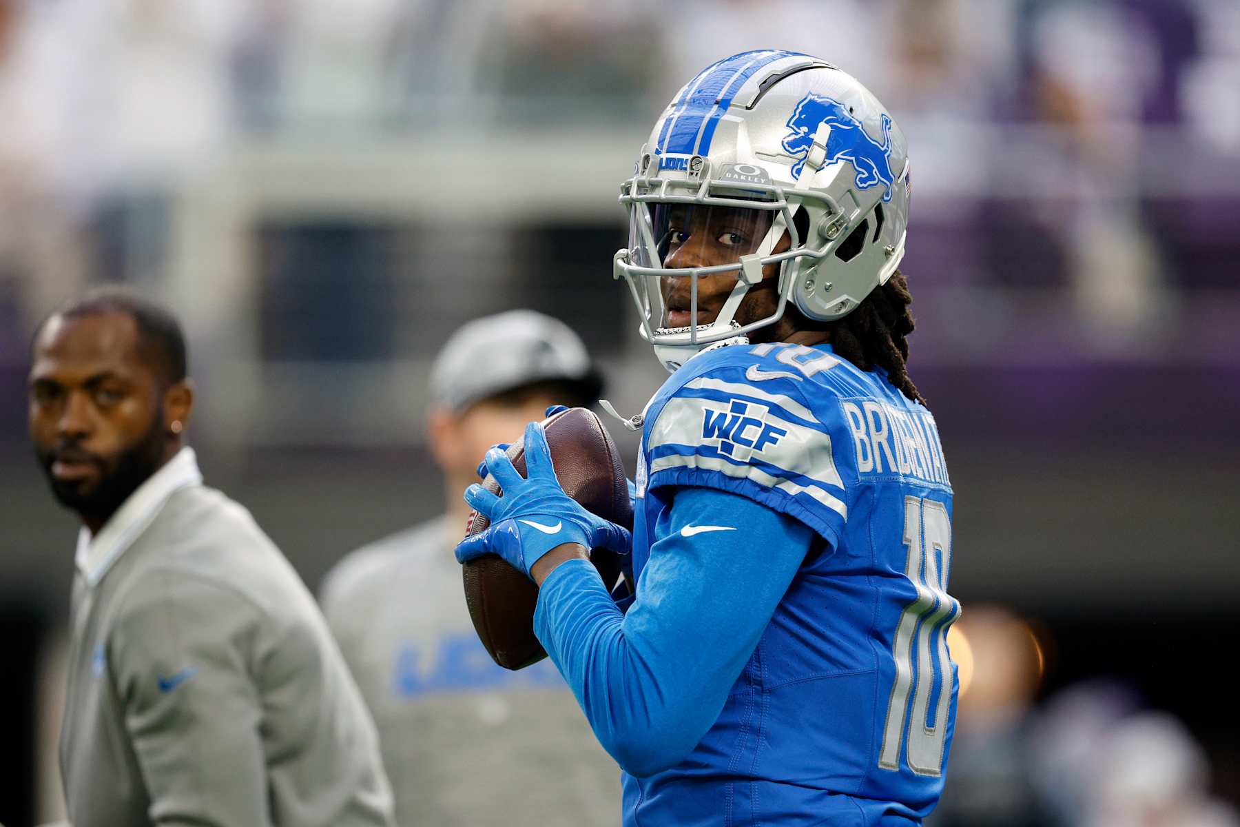 MINNEAPOLIS, MINNESOTA - DECEMBER 24:  Teddy Bridgewater #10 of the Detroit Lions warms up prior to the game against the Minnesota Vikings at U.S. Bank Stadium on December 24, 2023 in Minneapolis, Minnesota. (Photo by David Berding/Getty Images)