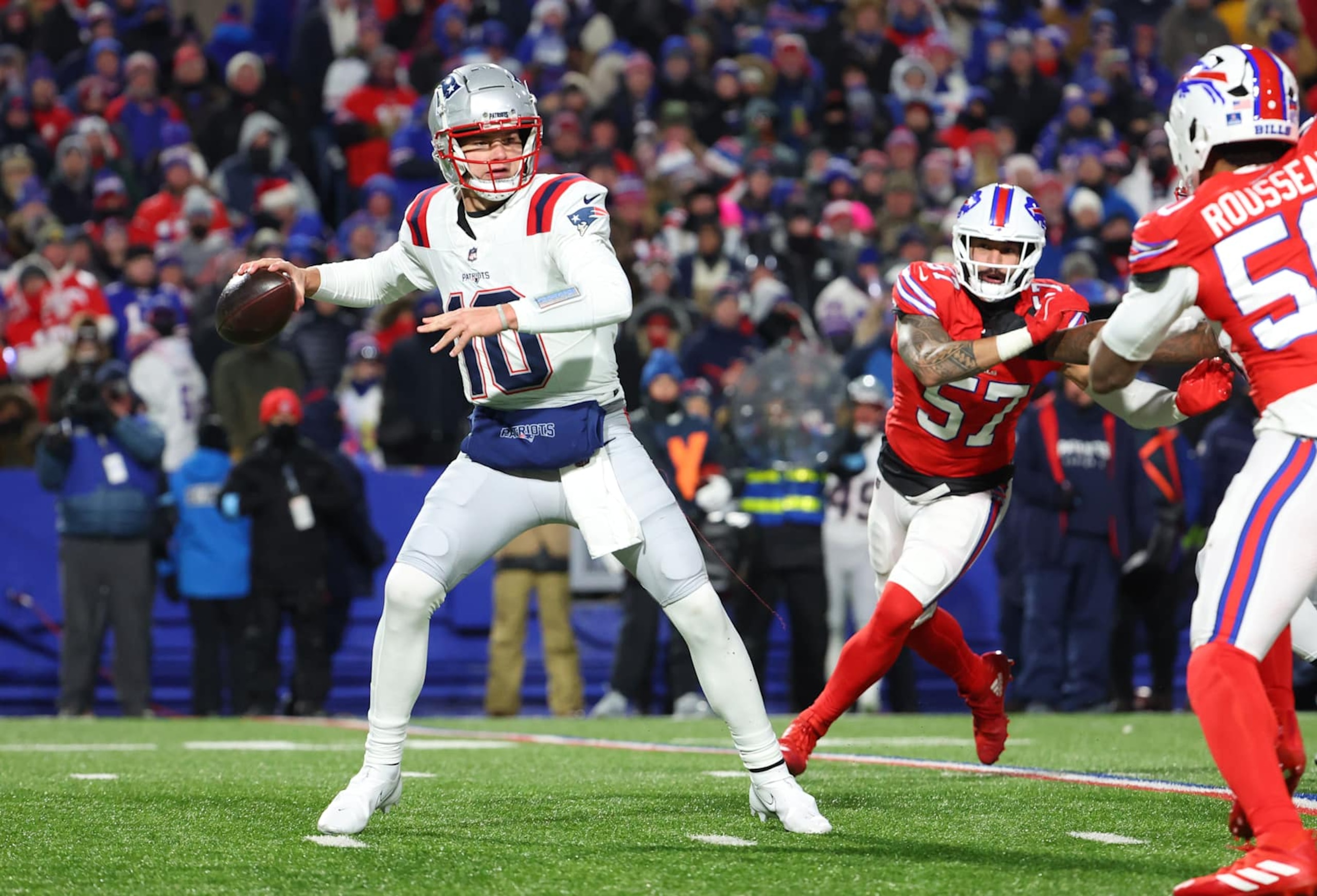 ORCHARD PARK, NEW YORK - DECEMBER 22: Drake Maye #10 of the New England Patriots looks to throw a pass during a game against the Buffalo Bills at Highmark Stadium on December 22, 2024 in Orchard Park, New York. (Photo by Timothy T Ludwig/Getty Images) ORCHARD PARK, NEW YORK - DECEMBER 22: Drake Maye #10 of the New England Patriots looks to throw a pass during a game against the Buffalo Bills at Highmark Stadium on December 22, 2024 in Orchard Park, New York. (Photo by Timothy T Ludwig/Getty Images)