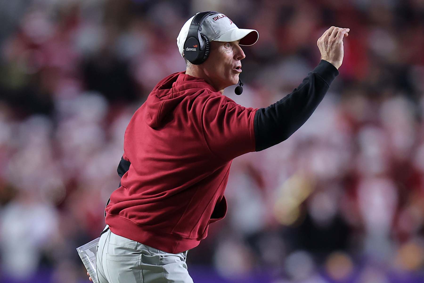 BATON ROUGE, LOUISIANA - NOVEMBER 30: Head coach Brent Venables of the Oklahoma Sooners reacts against the LSU Tigers during a game at Tiger Stadium on November 30, 2024 in Baton Rouge, Louisiana. (Photo by Jonathan Bachman/Getty Images) BATON ROUGE, LOUISIANA - NOVEMBER 30: Head coach Brent Venables of the Oklahoma Sooners reacts against the LSU Tigers during a game at Tiger Stadium on November 30, 2024 in Baton Rouge, Louisiana. (Photo by Jonathan Bachman/Getty Images)