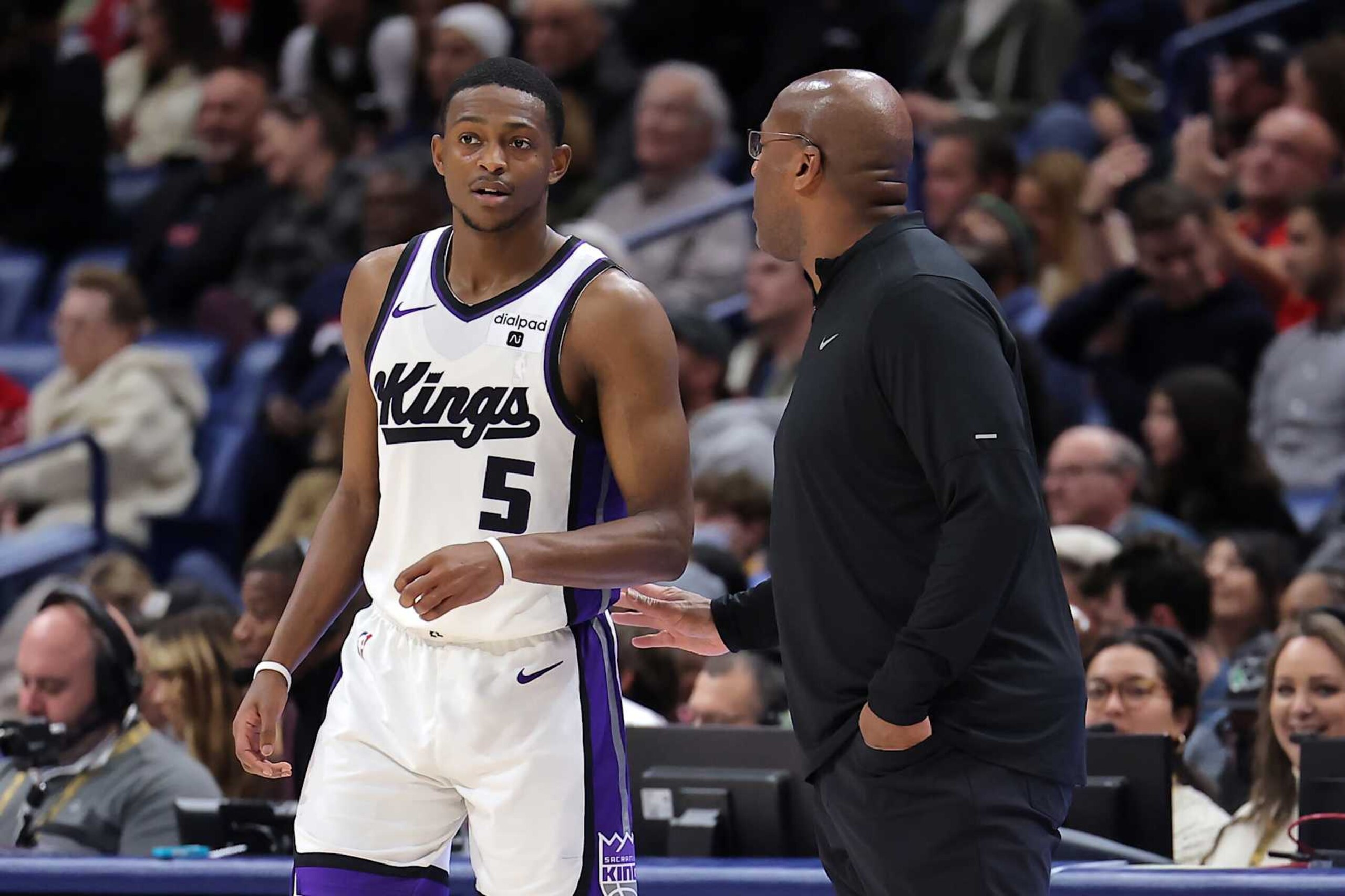 NEW ORLEANS, LOUISIANA - NOVEMBER 22: Head coach Mike Brown of the Sacramento Kings talks to De'Aaron Fox #5 against the New Orleans Pelicans during the first half at the Smoothie King Center on November 22, 2023 in New Orleans, Louisiana. NOTE TO USER: User expressly acknowledges and agrees that, by downloading and or using this Photograph, user is consenting to the terms and conditions of the Getty Images License Agreement. (Photo by Jonathan Bachman/Getty Images) NEW ORLEANS, LOUISIANA - NOVEMBER 22: Head coach Mike Brown of the Sacramento Kings talks to De'Aaron Fox #5 against the New Orleans Pelicans during the first half at the Smoothie King Center on November 22, 2023 in New Orleans, Louisiana. NOTE TO USER: User expressly acknowledges and agrees that, by downloading and or using this Photograph, user is consenting to the terms and conditions of the Getty Images License Agreement. (Photo by Jonathan Bachman/Getty Images)