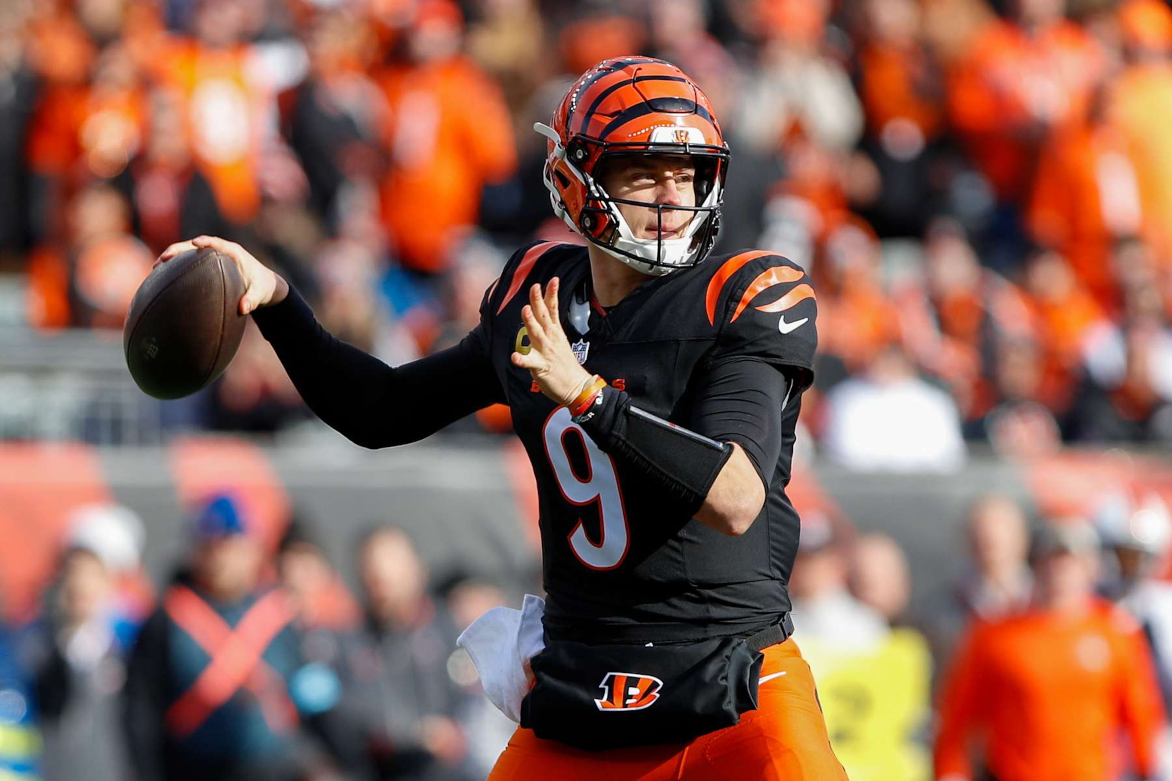 CINCINNATI, OH - DECEMBER 22: Cincinnati Bengals quarterback Joe Burrow (9) passes the ball during the game against the Cleveland Browns and the Cincinnati Bengals on December 22, 2024, at Paycor Stadium in Cincinnati, OH. (Photo by Ian Johnson/Icon Sportswire via Getty Images) CINCINNATI, OH - DECEMBER 22: Cincinnati Bengals quarterback Joe Burrow (9) passes the ball during the game against the Cleveland Browns and the Cincinnati Bengals on December 22, 2024, at Paycor Stadium in Cincinnati, OH. (Photo by Ian Johnson/Icon Sportswire via Getty Images)