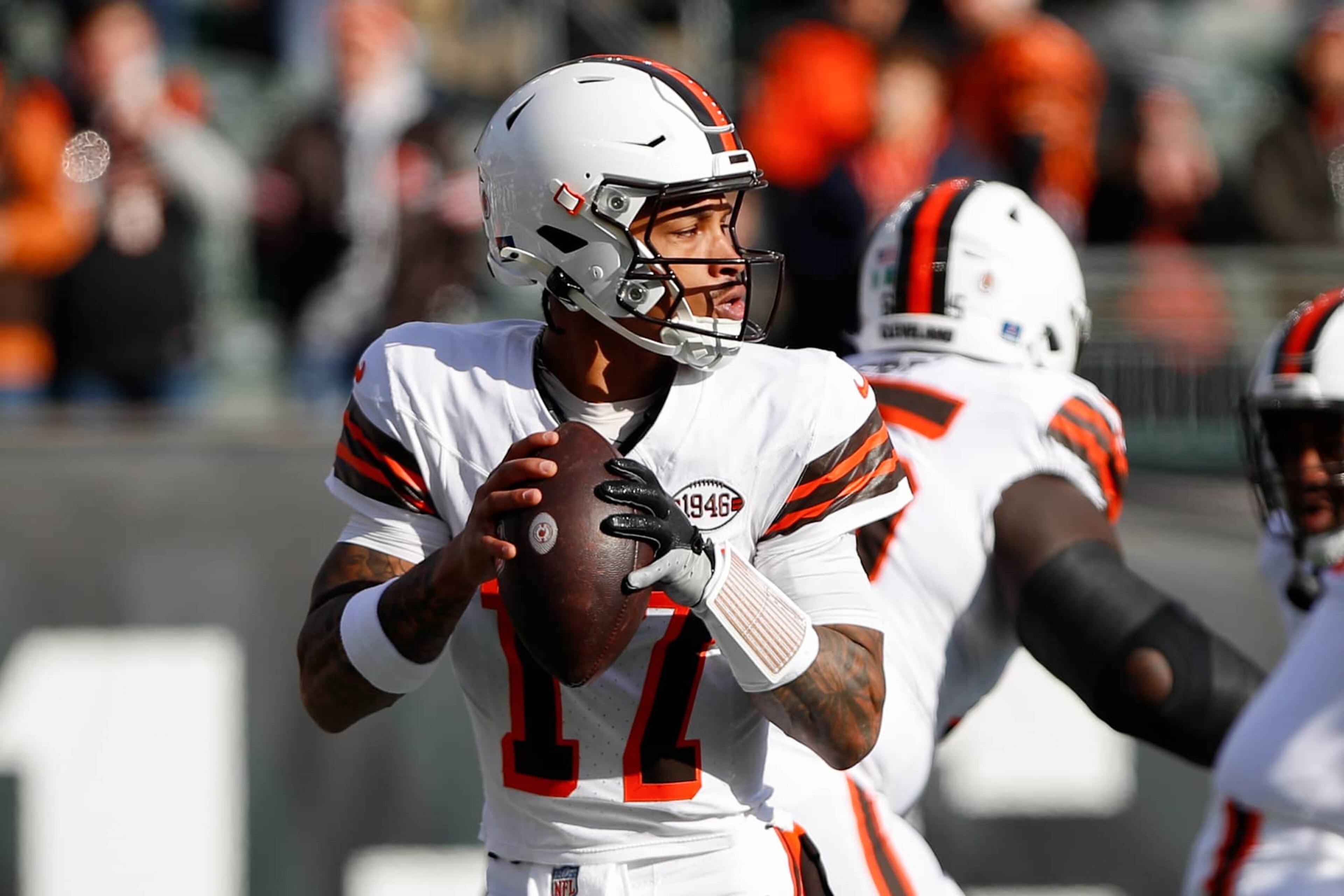 CINCINNATI, OH - DECEMBER 22: Cleveland Browns quarterback Dorian Thompson-Robinson (17) warms up before the game against the Cleveland Browns and the Cincinnati Bengals on December 22, 2024, at Paycor Stadium in Cincinnati, OH. (Photo by Ian Johnson/Icon Sportswire via Getty Images) CINCINNATI, OH - DECEMBER 22: Cleveland Browns quarterback Dorian Thompson-Robinson (17) warms up before the game against the Cleveland Browns and the Cincinnati Bengals on December 22, 2024, at Paycor Stadium in Cincinnati, OH. (Photo by Ian Johnson/Icon Sportswire via Getty Images)