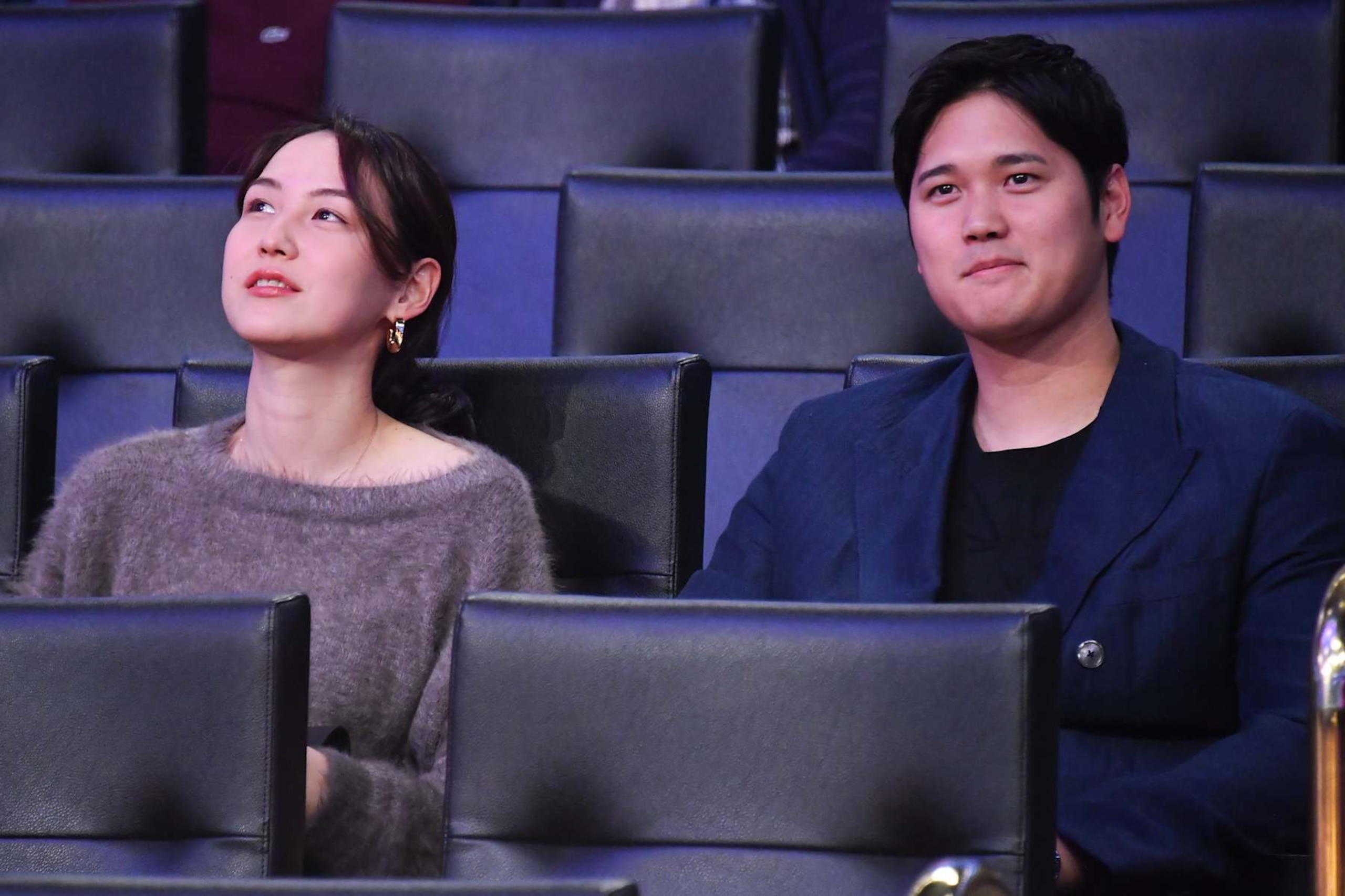 LOS ANGELES, CALIFORNIA - DECEMBER 08: Mamiko Tanaka and Shohei Ohtani attend a basketball game between the Los Angeles Lakers and Portland Trailblazers at Crypto.com Arena on December 08, 2024 in Los Angeles, California. NOTE TO USER: User expressly acknowledges and agrees that, by downloading and or using this photograph, User is consenting to the terms and conditions of the Getty Images License Agreement. (Photo by Allen Berezovsky/Getty Images) LOS ANGELES, CALIFORNIA - DECEMBER 08: Mamiko Tanaka and Shohei Ohtani attend a basketball game between the Los Angeles Lakers and Portland Trailblazers at Crypto.com Arena on December 08, 2024 in Los Angeles, California. NOTE TO USER: User expressly acknowledges and agrees that, by downloading and or using this photograph, User is consenting to the terms and conditions of the Getty Images License Agreement. (Photo by Allen Berezovsky/Getty Images)