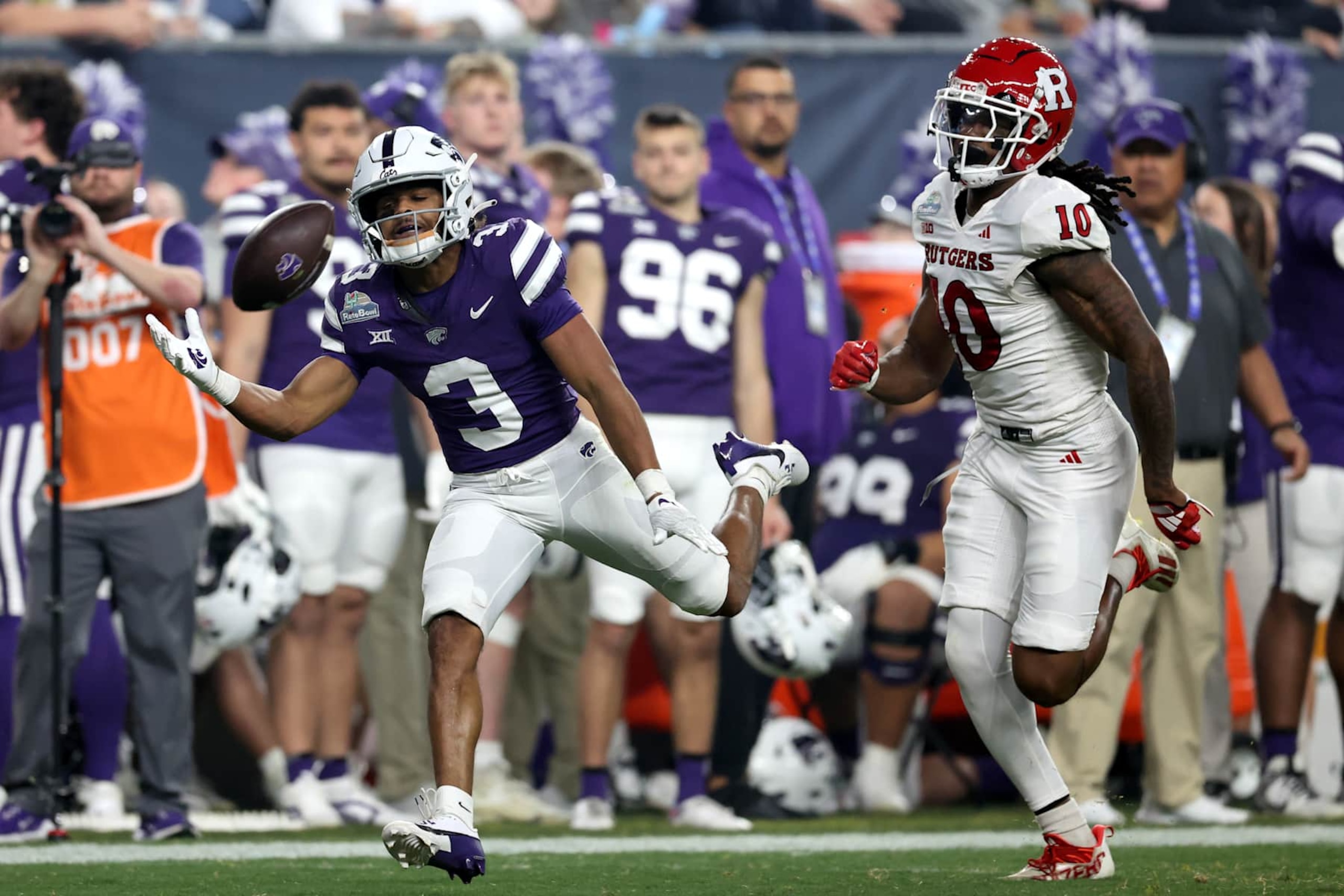 PHOENIX, ARIZONA - DECEMBER 26: Running back Dylan Edwards #3 of the Kansas State Wildcats is unable to catch a pass while being defended by defensive back Flip Dixon #10 of the Rutgers Scarlet Knights during the first half of the Rate Bowl at Chase Field on December 26, 2024 in Phoenix, Arizona. (Photo by Chris Coduto/Getty Images) PHOENIX, ARIZONA - DECEMBER 26: Running back Dylan Edwards #3 of the Kansas State Wildcats is unable to catch a pass while being defended by defensive back Flip Dixon #10 of the Rutgers Scarlet Knights during the first half of the Rate Bowl at Chase Field on December 26, 2024 in Phoenix, Arizona. (Photo by Chris Coduto/Getty Images)