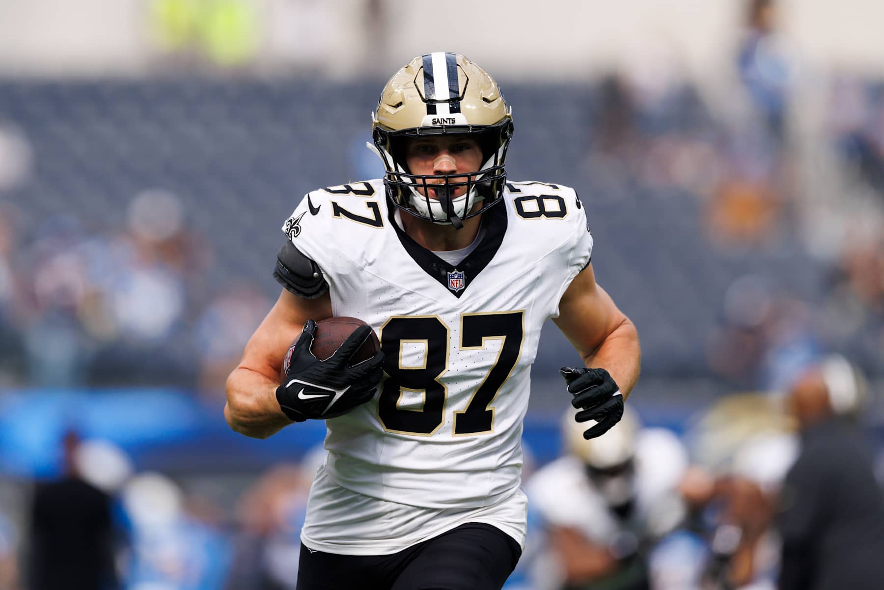 INGLEWOOD, CALIFORNIA - OCTOBER 27: Foster Moreau #87 of the New Orleans Saints runs after the catch before a game against the Los Angeles Chargers at SoFi Stadium on October 27, 2024 in Inglewood, California. (Photo by Ric Tapia/Getty Images)